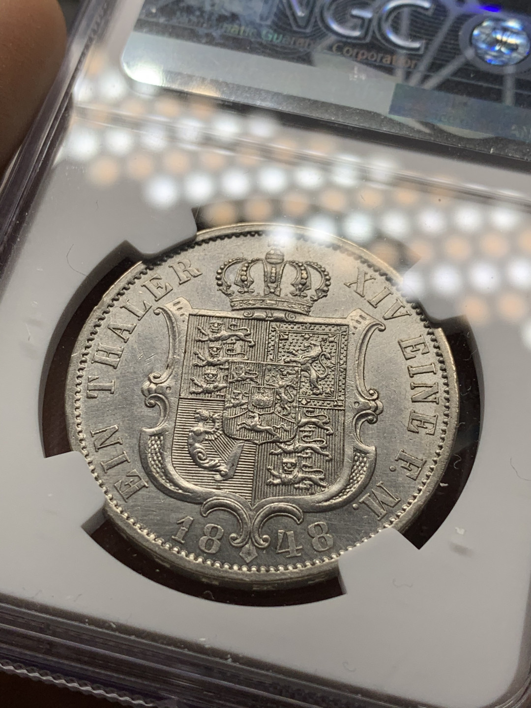 《竞宝斋》第28场-本周日，周一2场连拍（全场顺丰包邮） NGC 评级 少见UNC  德国 汉诺威 1848年 奥古斯特邦徽 泰勒银币 细节高点清晰，可以砸盒养包浆 MS状态