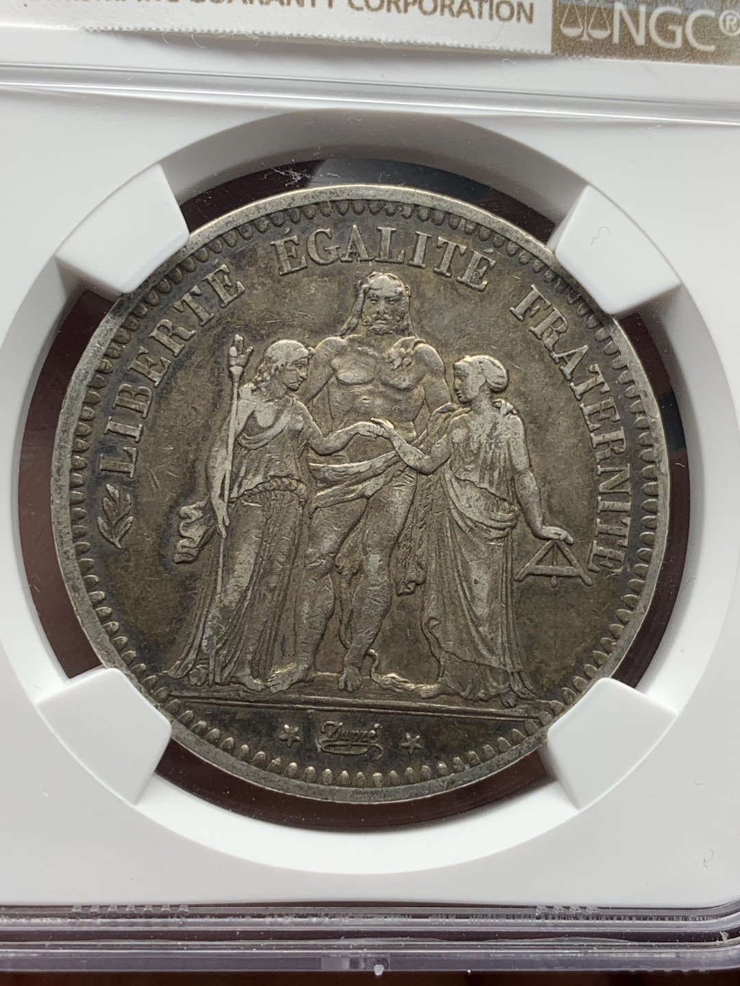 《竞宝斋》第28场-本周日，周一2场连拍（全场顺丰包邮） NGC AU55 法国 1849年 第二共和时期 大力神 5法郎银币 深黑包浆 细节状态均难得，给分更不容易