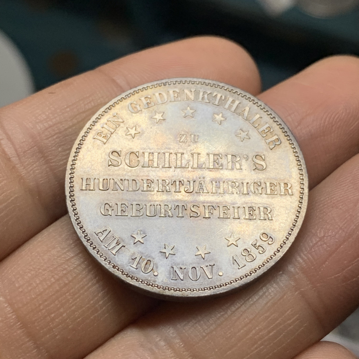 《竞宝斋》第28场-本周日，周一2场连拍（全场顺丰包邮） 裸币 德国法兰克福席勒纪念1泰勒，1859年PL底板