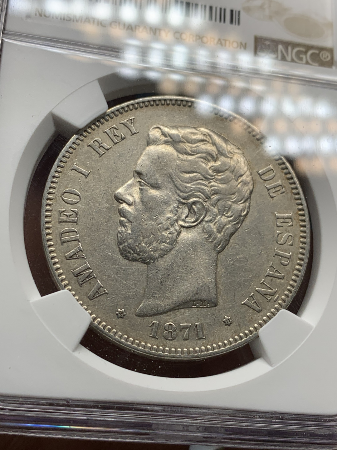 《竞宝斋》第28场-本周日，周一2场连拍（全场顺丰包邮） NGC 评级 西班牙 1871(74) 阿马迪奥一世 5比塞塔 双柱大银币 细节不错 高点清晰
