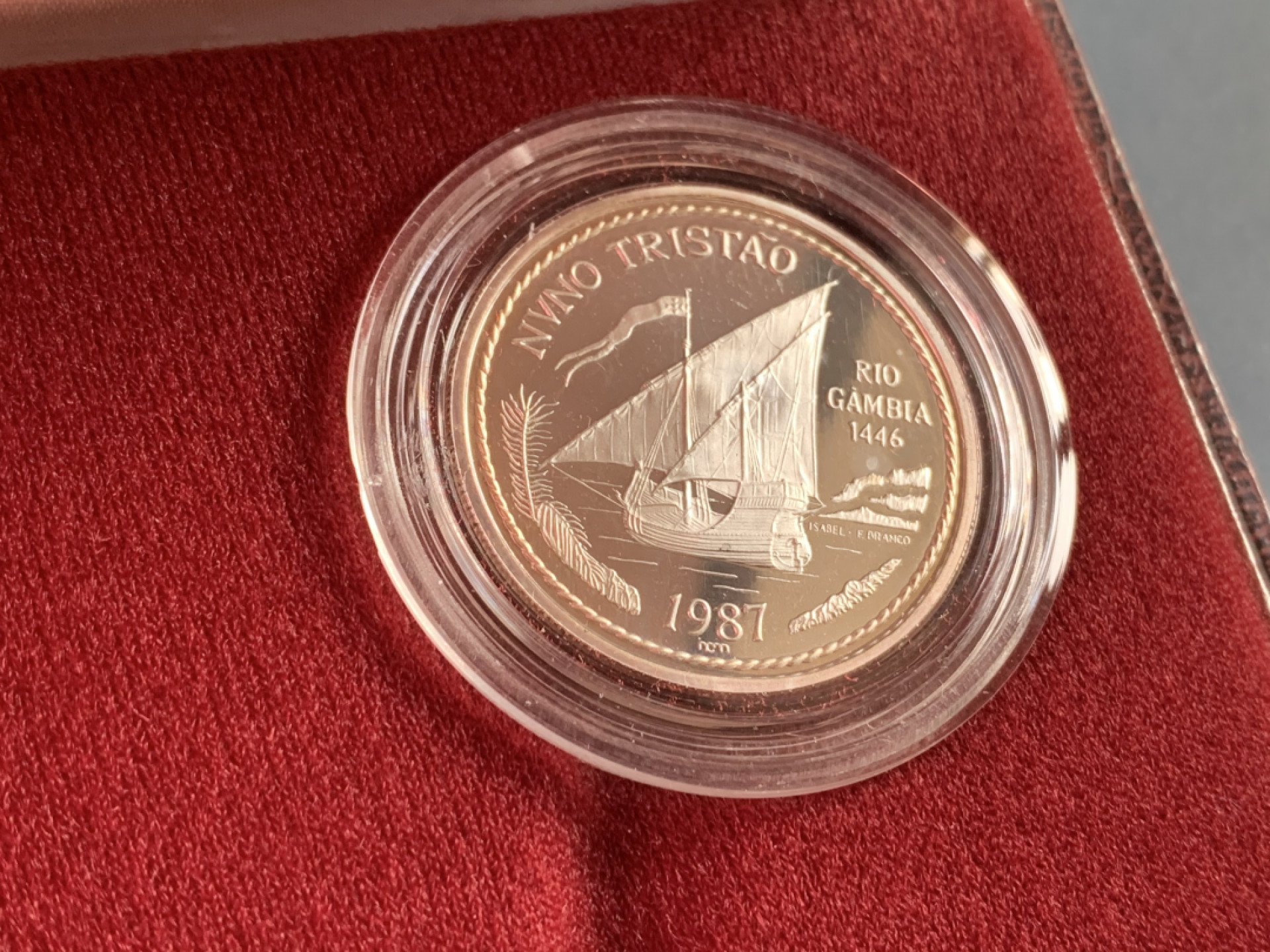 《竞宝斋》第28场-本周日，周一2场连拍（全场顺丰包邮） 原盒证书葡萄牙1987年帆船系列100埃斯库多 精制银币 总重66克925银 完美状态