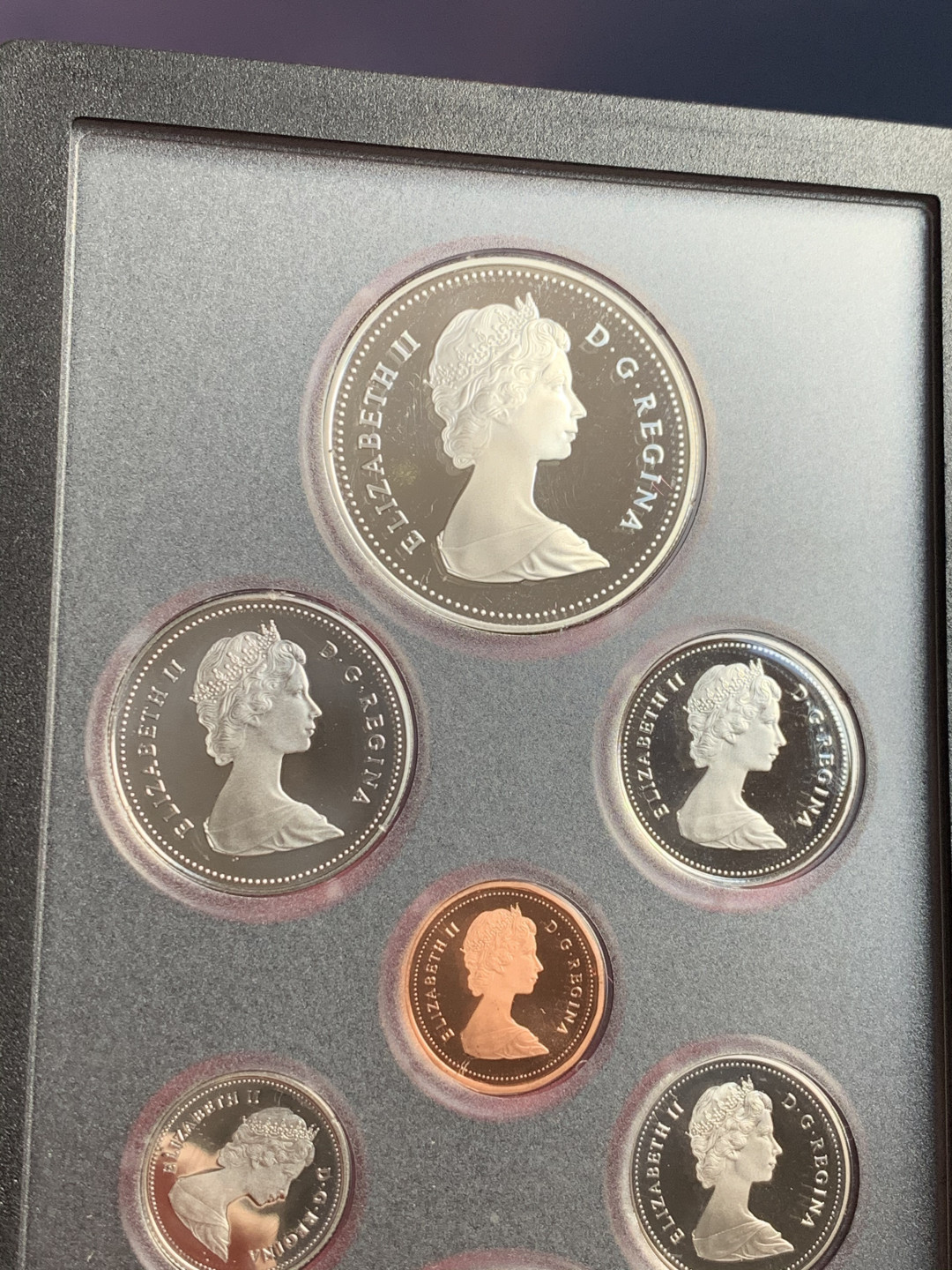 《竞宝斋》第28场-本周日，周一2场连拍（全场顺丰包邮） 原装证书 加拿大 1983年 大学运动会 7枚套精铸币 一元是银币