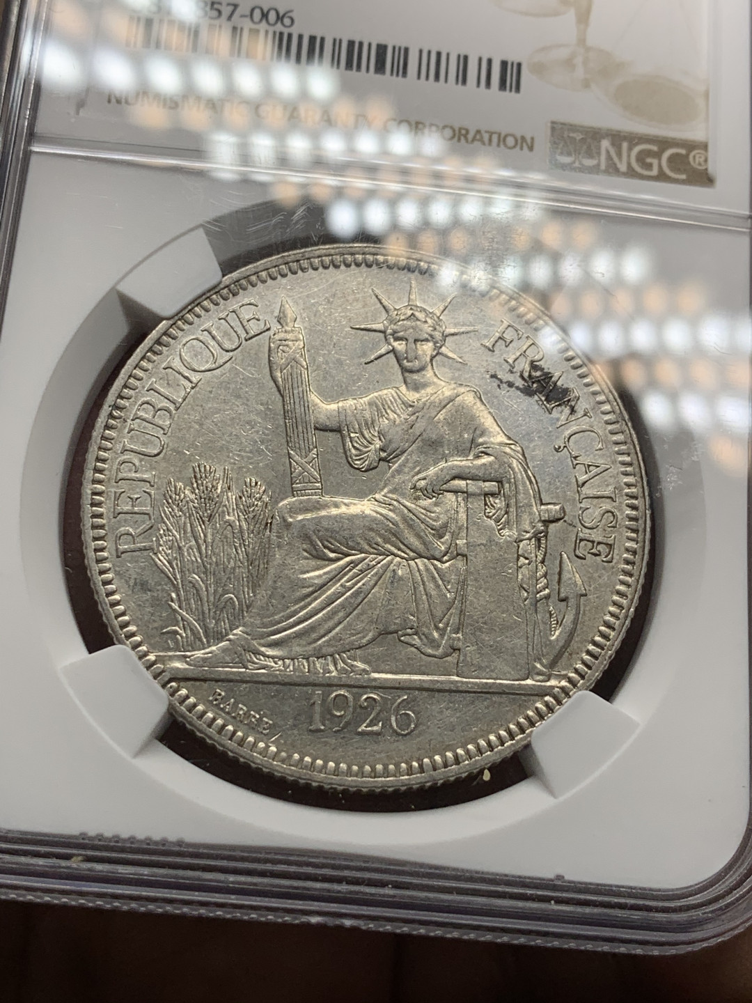 《竞宝斋》第28场-本周日，周一2场连拍（全场顺丰包邮） NGC-AUD92  法属印度支那1926年坐洋银币  好脸  底板带光