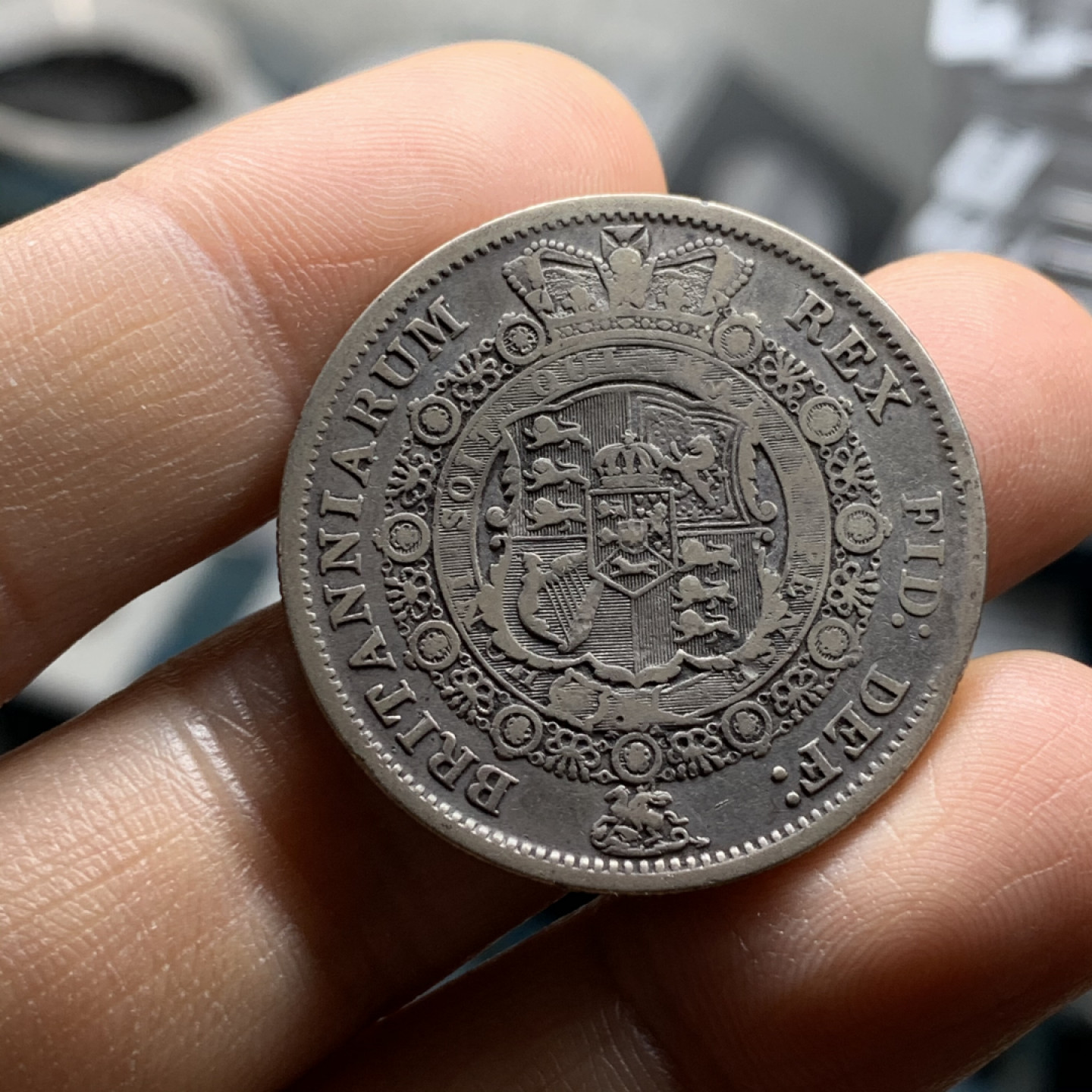 《竞宝斋》第28场-本周日，周一2场连拍（全场顺丰包邮） 原味好细节 英国 1817年 乔三 牛头半克朗 自然流通 状态保存的比较好