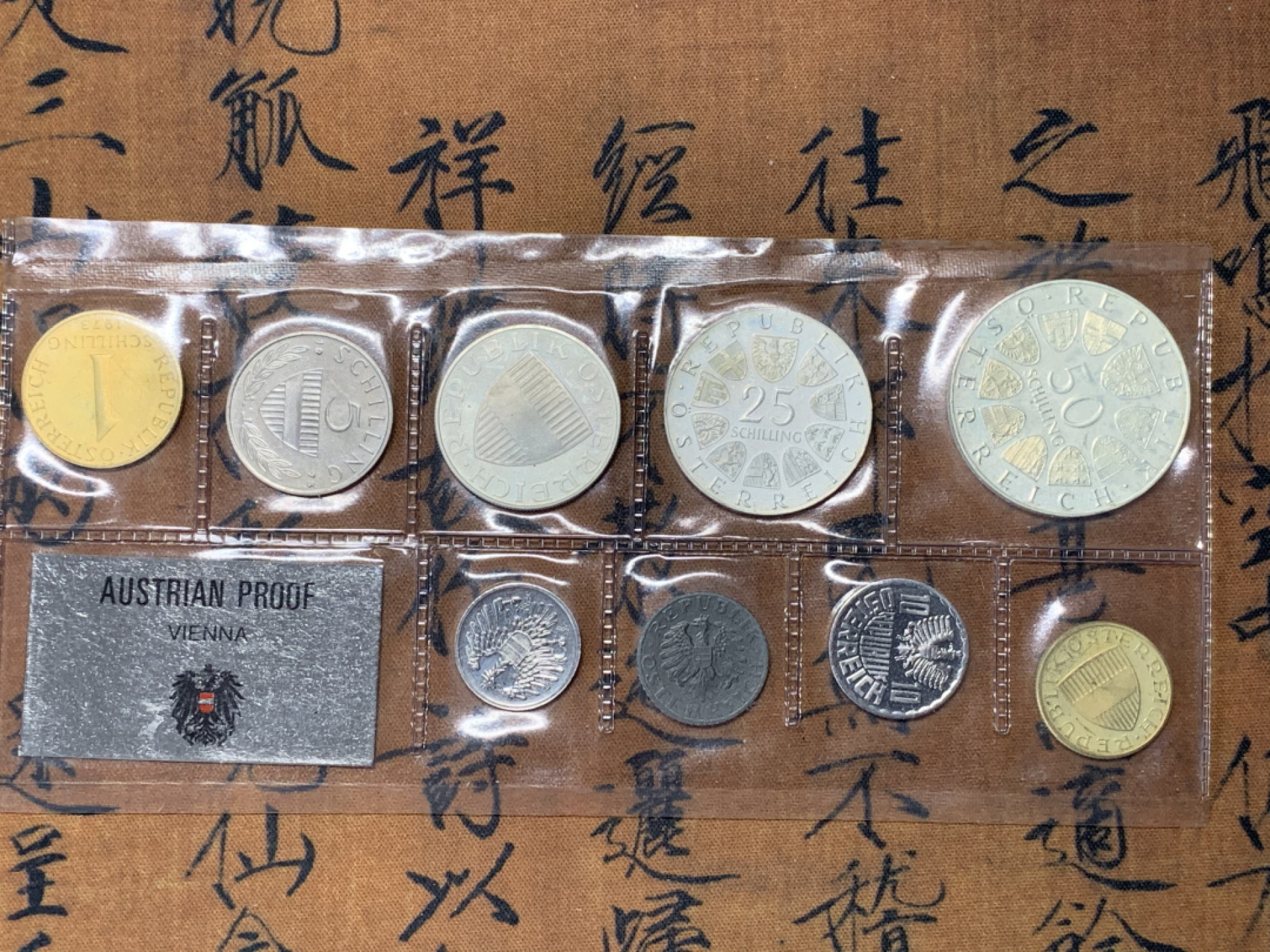 《竞宝斋》第28场-本周日，周一2场连拍（全场顺丰包邮） 原封装 奥地利 1973年 9枚套精制币 其中三枚大的是银币