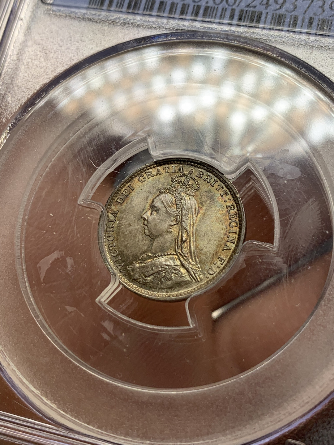 《竞宝斋》第28场-本周日，周一2场连拍（全场顺丰包邮） PCGS MS66 深包浆难得高分 英国 1887年 维多利亚 高冠 3便士 银币 分数在了，描述词穷