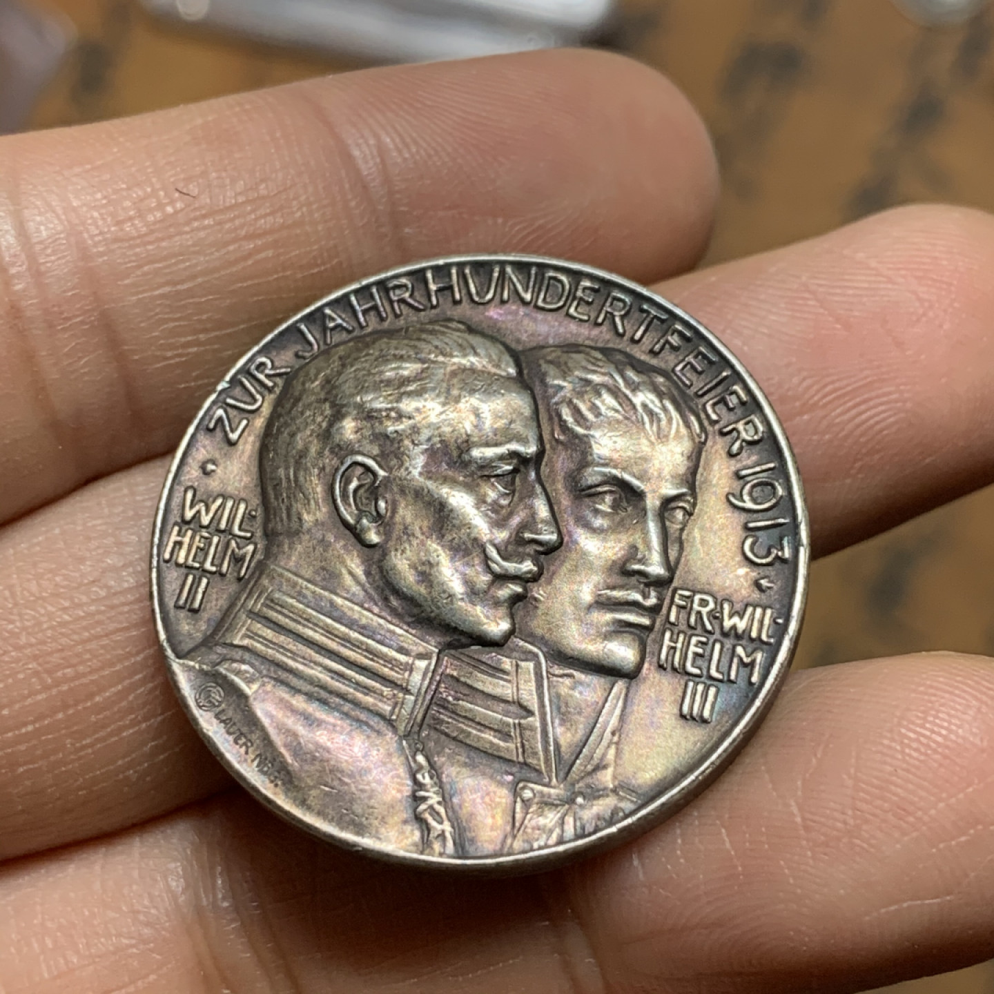 《竞宝斋》第28场-本周日，周一2场连拍（全场顺丰包邮） 裸章 德国1913年，解放战争100周年银章，直径33mm，重量18g,酱彩包浆990银