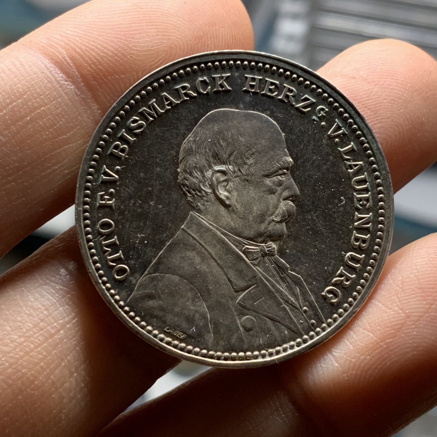 《竞宝斋》第28场-本周日，周一2场连拍（全场顺丰包邮） 德国 1898年 精制 俾斯麦 逝世纪念银章 细节非常的好 镜面地板 18克 33.6mm