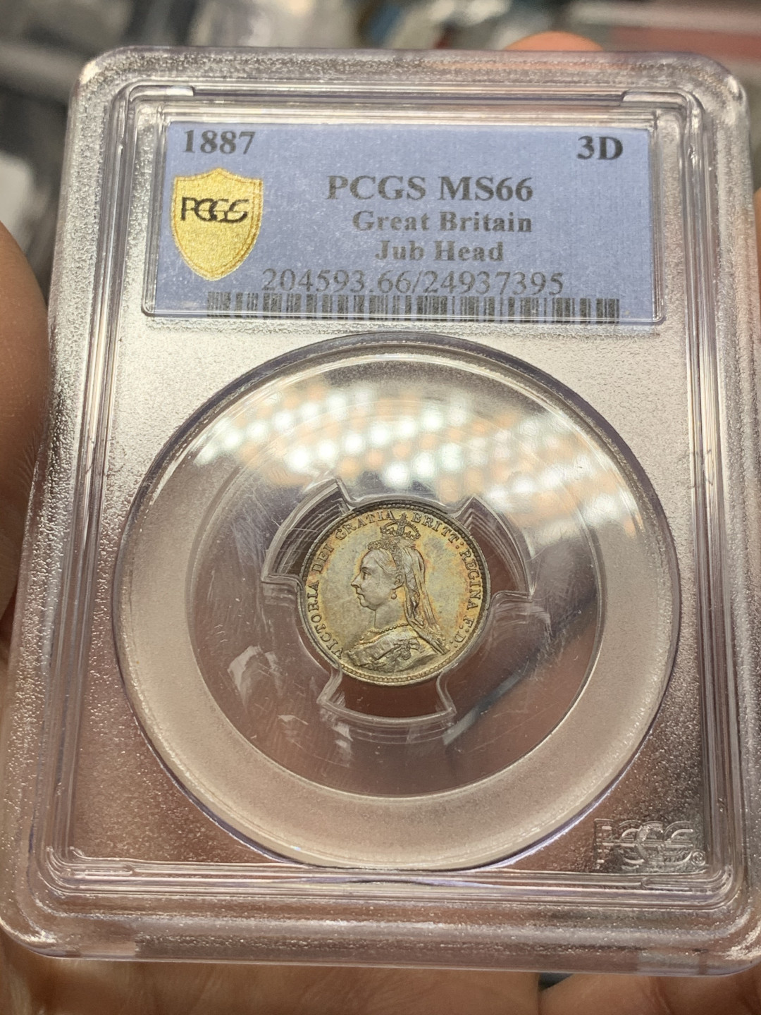 《竞宝斋》第28场-本周日，周一2场连拍（全场顺丰包邮） PCGS MS66 深包浆难得高分 英国 1887年 维多利亚 高冠 3便士 银币 分数在了，描述词穷
