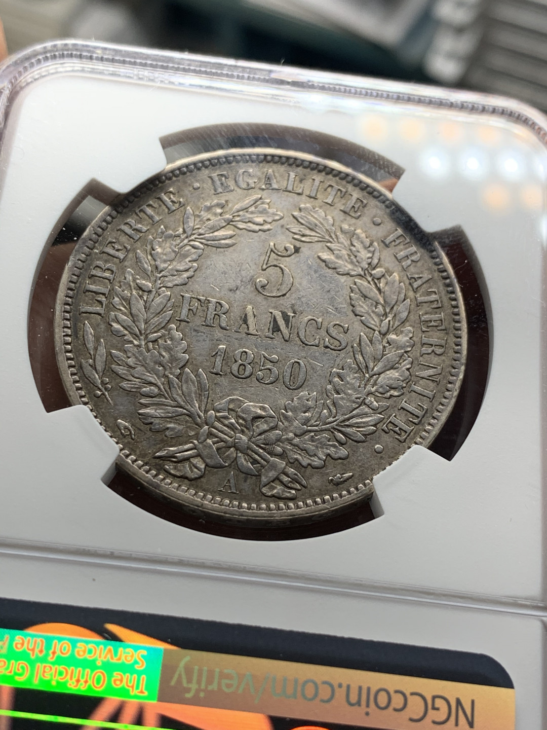 《竞宝斋》第28场-本周日，周一2场连拍（全场顺丰包邮） NGC AU评级 法国 1850年 谷物女神 5法郎 大银币 原味吃亏 细节保存的非常好 脸蛋圆润