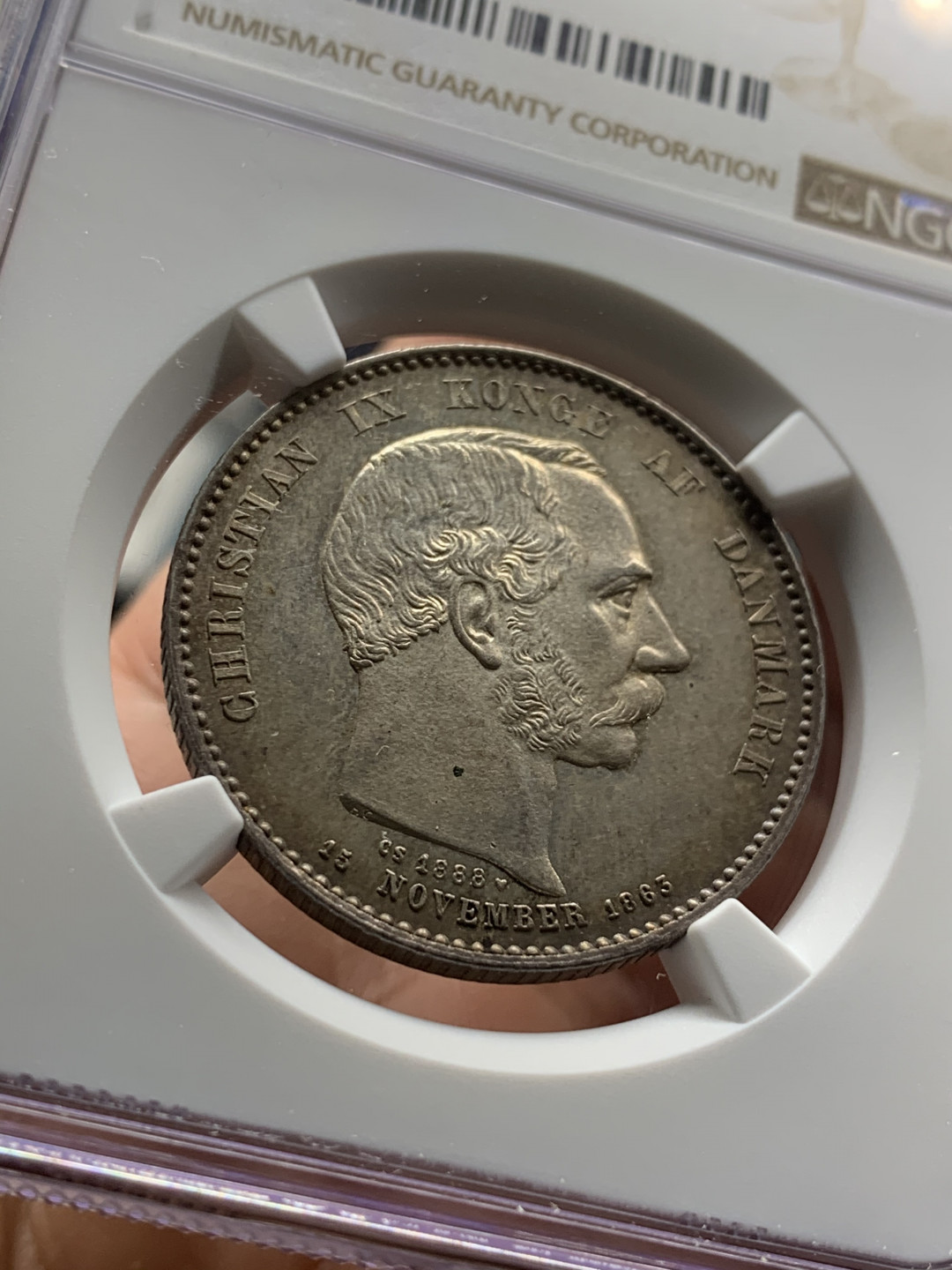 《竞宝斋》第28场-本周日，周一2场连拍（全场顺丰包邮） NGC UNC评级 少见 丹麦 1888年 2克朗银币 老包浆挺吃亏 发丝无磨损 喜欢的不要错过