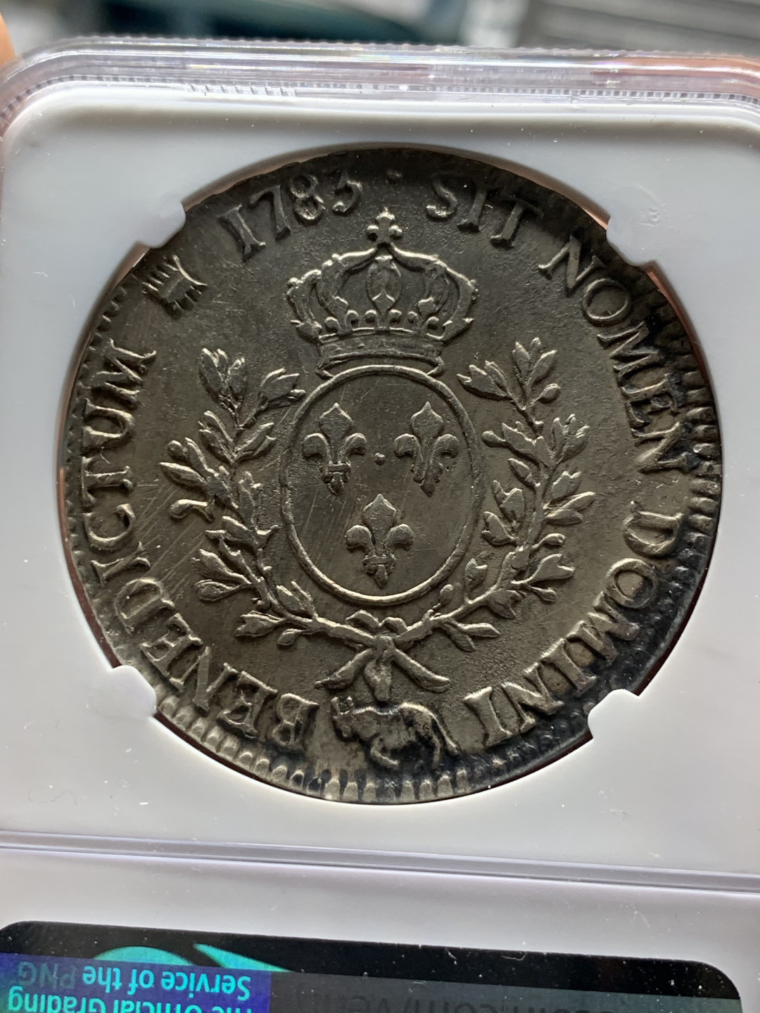 《竞宝斋》第28场-本周日，周一2场连拍（全场顺丰包邮） NGC 评级 法国 1783年 路易十六 埃居 大银币 正反细节清晰，少见减重痕，背面全深打，叶片清晰 难得状态