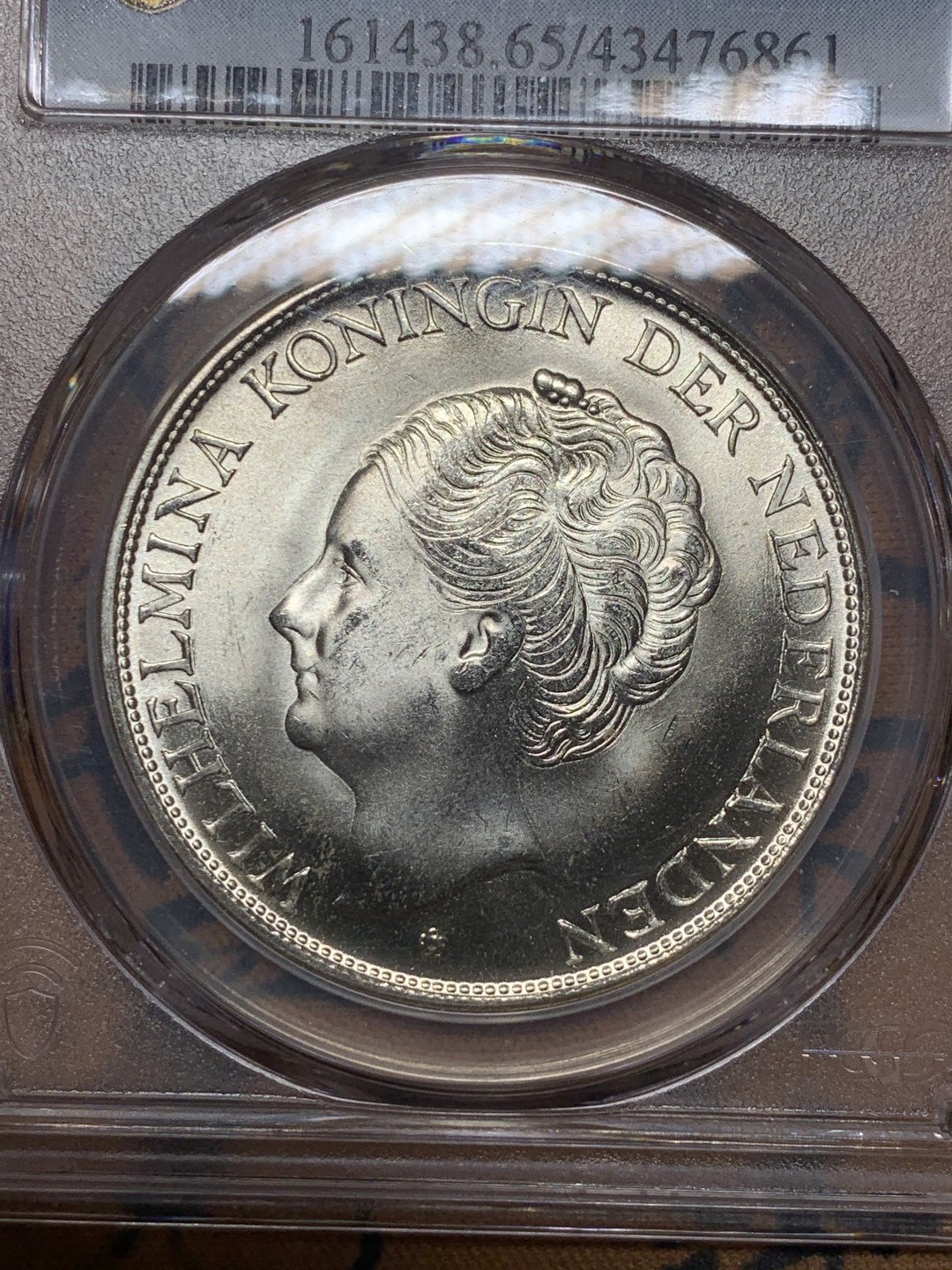 《竞宝斋》第28场-本周日，周一2场连拍（全场顺丰包邮） PCGS MS65 更高分只有2枚！荷属库拉索 1944年威廉明娜 2.5盾大银币 机铸纹明显 凝霜状态难得