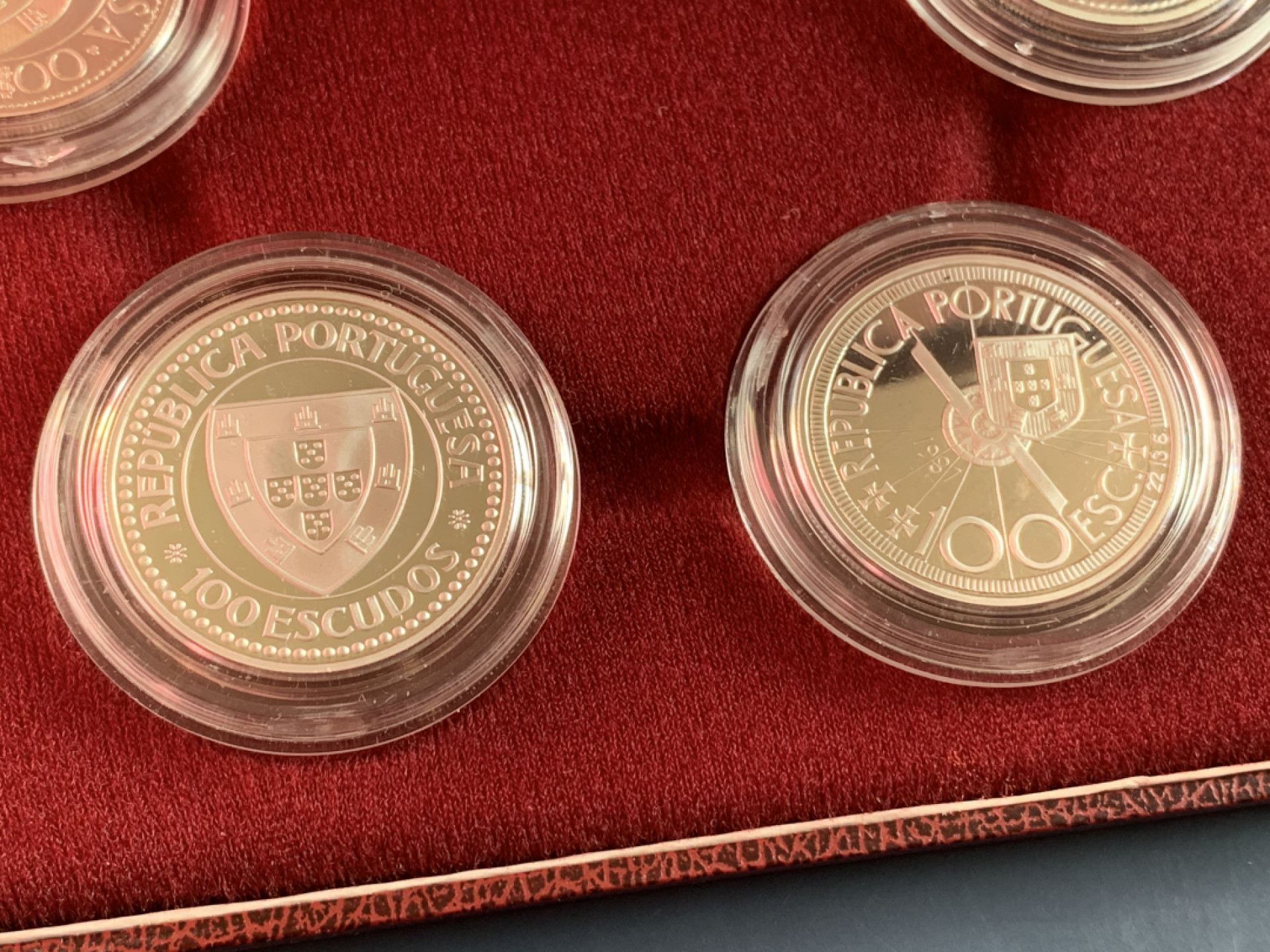 《竞宝斋》第28场-本周日，周一2场连拍（全场顺丰包邮） 原盒证书葡萄牙1987年帆船系列100埃斯库多 精制银币 总重66克925银 完美状态