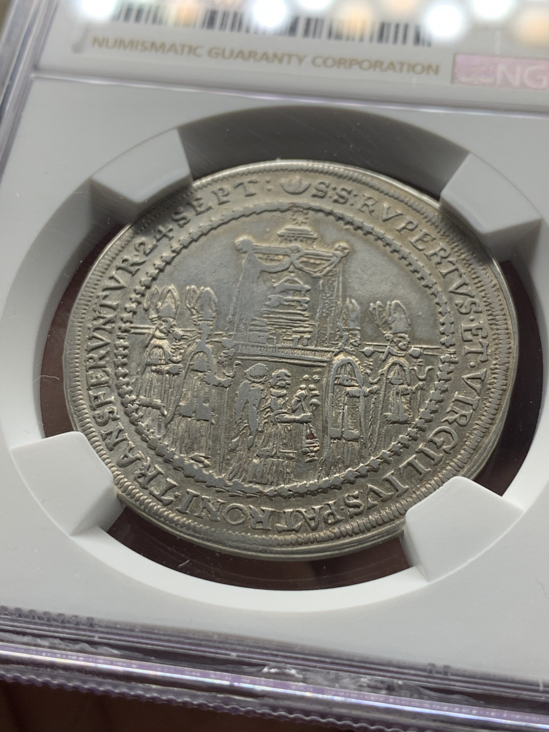 《竞宝斋》第28场-本周日，周一2场连拍（全场顺丰包邮） NGC 评级 神圣罗马帝国 1628年 萨尔茨堡 半泰勒银币 抬轿子的典范 稀少品种
