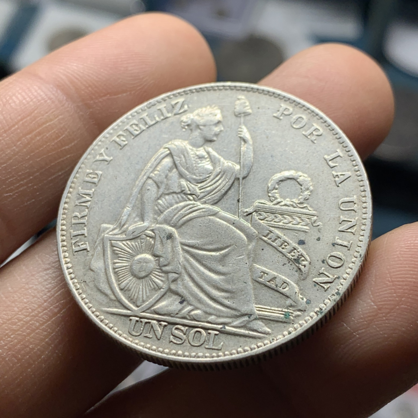 《竞宝斋》第28场-本周日，周一2场连拍（全场顺丰包邮） 秘鲁 1934年 坐人 1索尔 大银币 好品带光