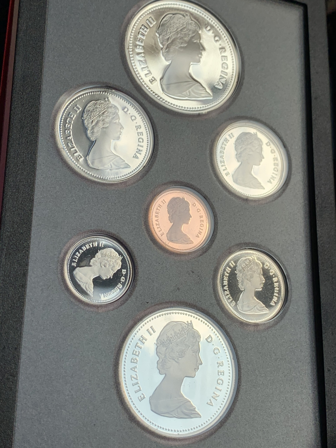 《竞宝斋》第28场-本周日，周一2场连拍（全场顺丰包邮） 原装证书 加拿大 1983年 大学运动会 7枚套精铸币 一元是银币