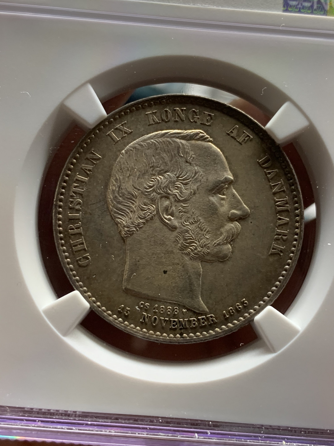 《竞宝斋》第28场-本周日，周一2场连拍（全场顺丰包邮） NGC UNC评级 少见 丹麦 1888年 2克朗银币 老包浆挺吃亏 发丝无磨损 喜欢的不要错过