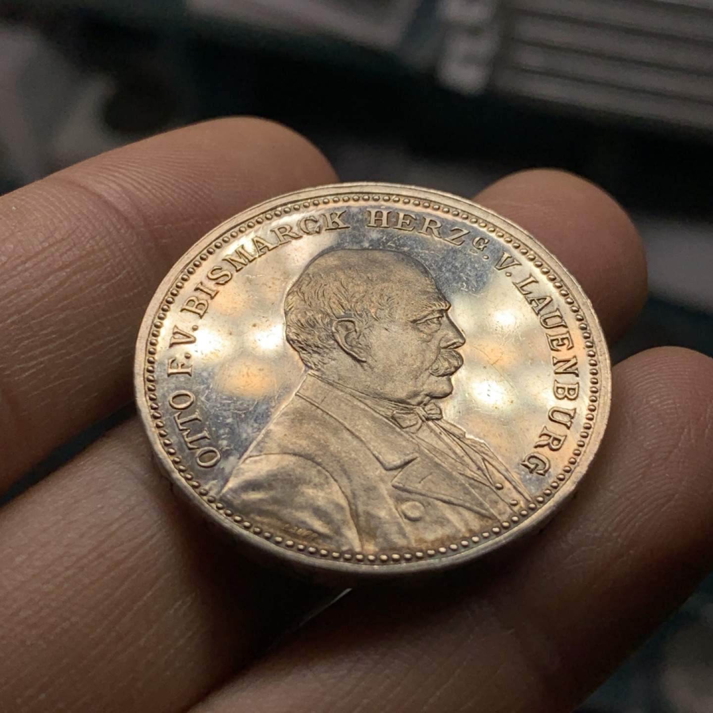 《竞宝斋》第28场-本周日，周一2场连拍（全场顺丰包邮） 德国 1898年 精制 俾斯麦 逝世纪念银章 细节非常的好 镜面地板 18克 33.6mm