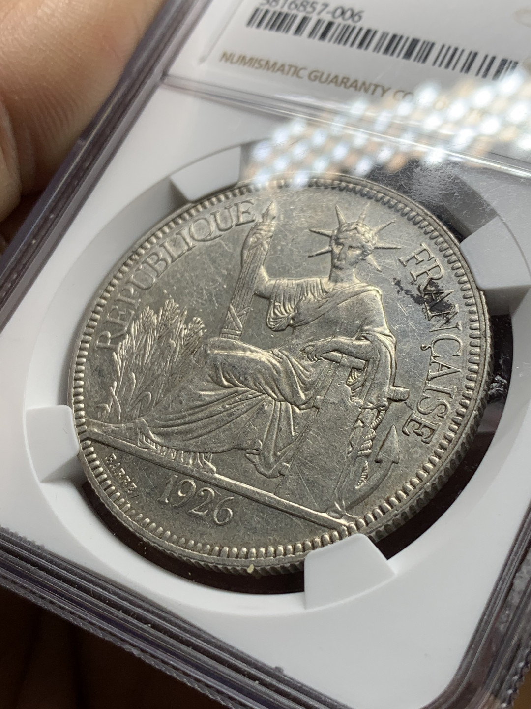 《竞宝斋》第28场-本周日，周一2场连拍（全场顺丰包邮） NGC-AUD92  法属印度支那1926年坐洋银币  好脸  底板带光