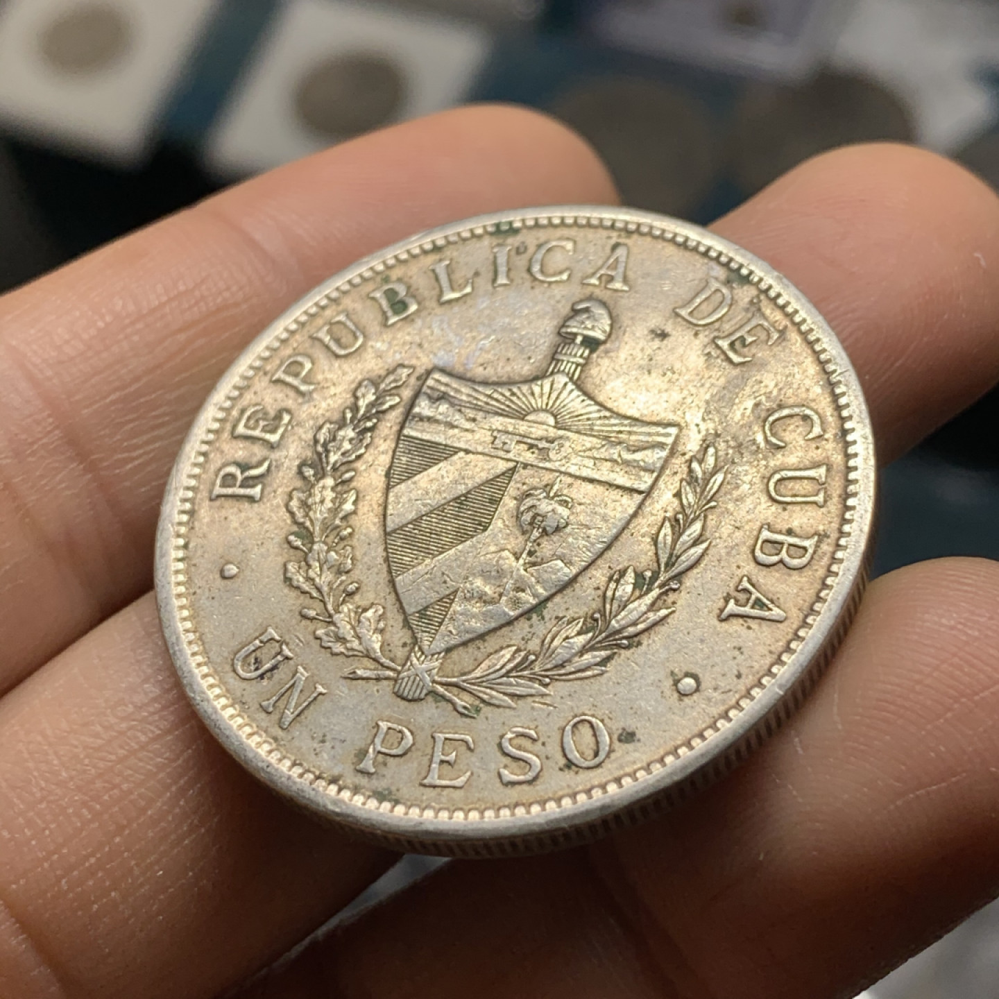 《竞宝斋》第28场-本周日，周一2场连拍（全场顺丰包邮） 古巴 1933年 大五星 比索 大银币 原味带光好品