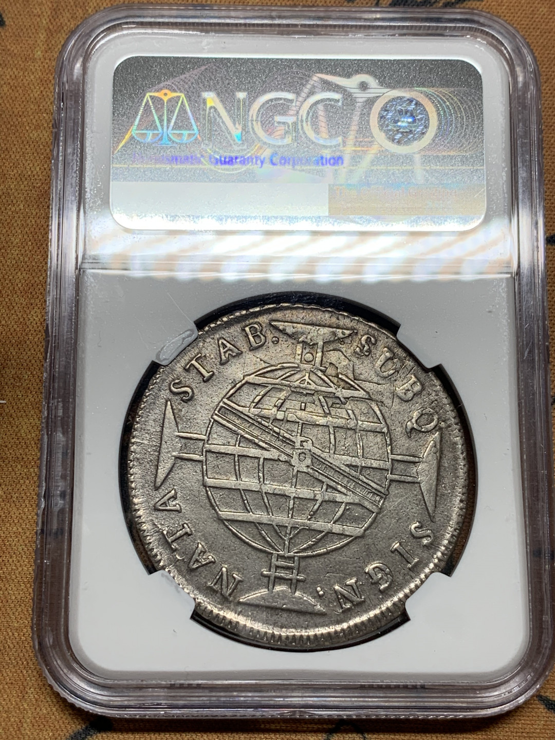 《竞宝斋》第28场-本周日，周一2场连拍（全场顺丰包邮） NGC 评级 原味 巴西 1815年 960R 大银币 状态深打 细节清晰 近年热门