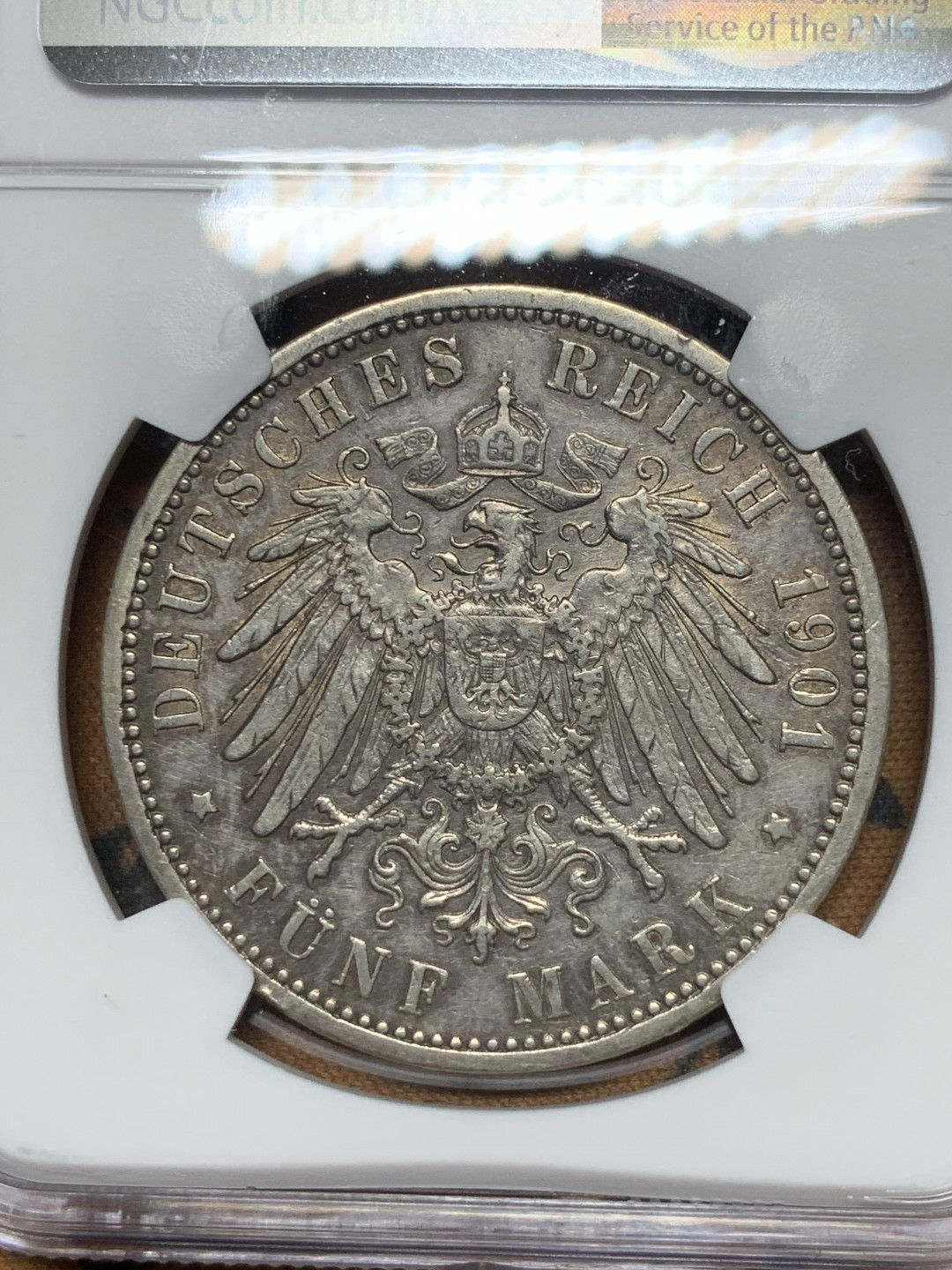 《竞宝斋》第28场-本周日，周一2场连拍（全场顺丰包邮） NGC AU评级 原味包浆  1901年 巴登5马克 大银币 高点具在 难得品相