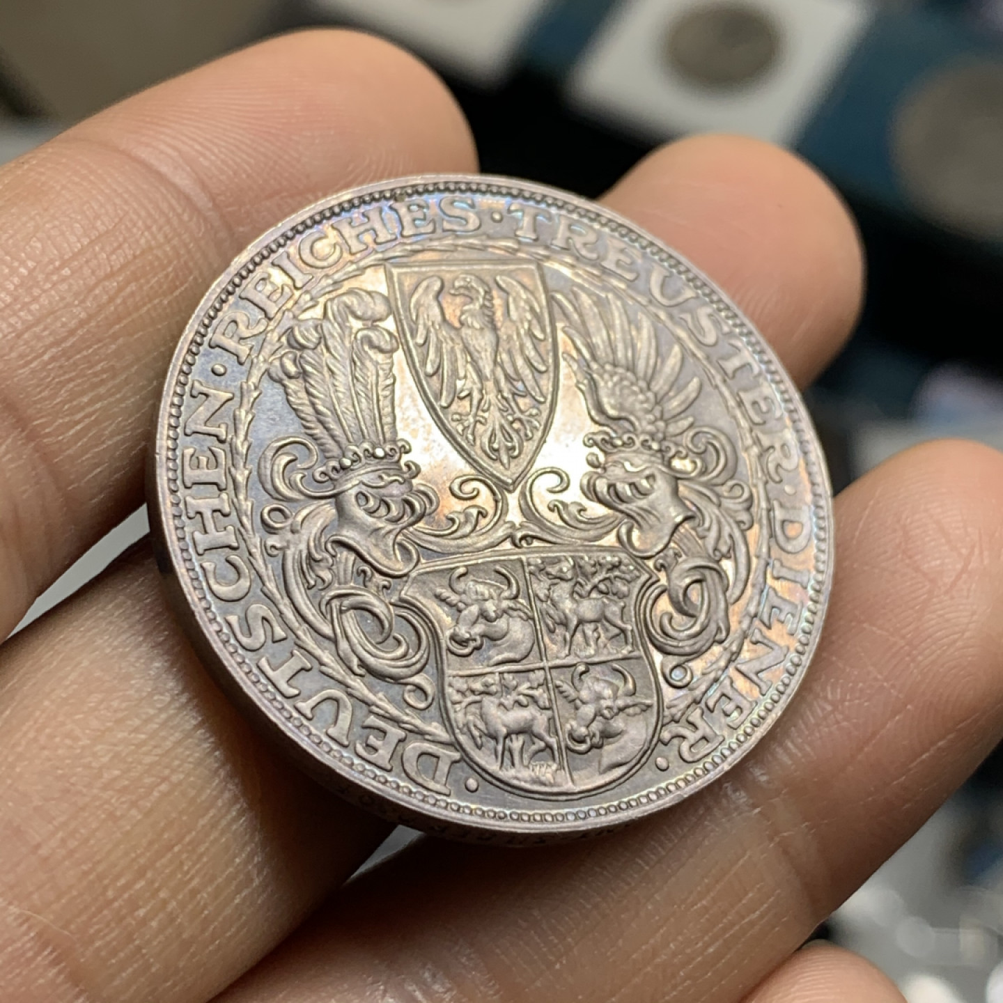 《竞宝斋》第28场-本周日，周一2场连拍（全场顺丰包邮） 德国1927年 兴登堡80大寿 5马克大银币章 欧洲包浆 一流品相