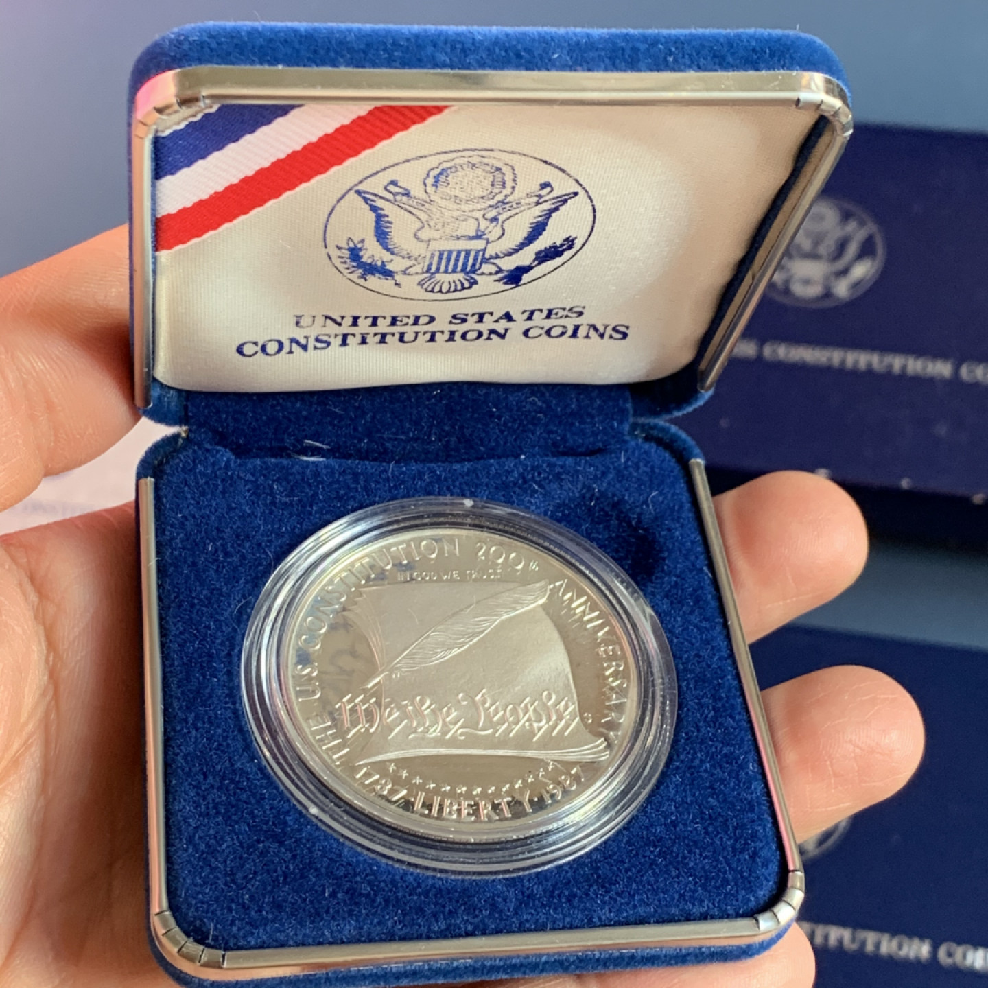 《竞宝斋》第28场-本周日，周一2场连拍（全场顺丰包邮） 原盒证书 美国1987年 宪法两百周年纪念 1元 精制银币