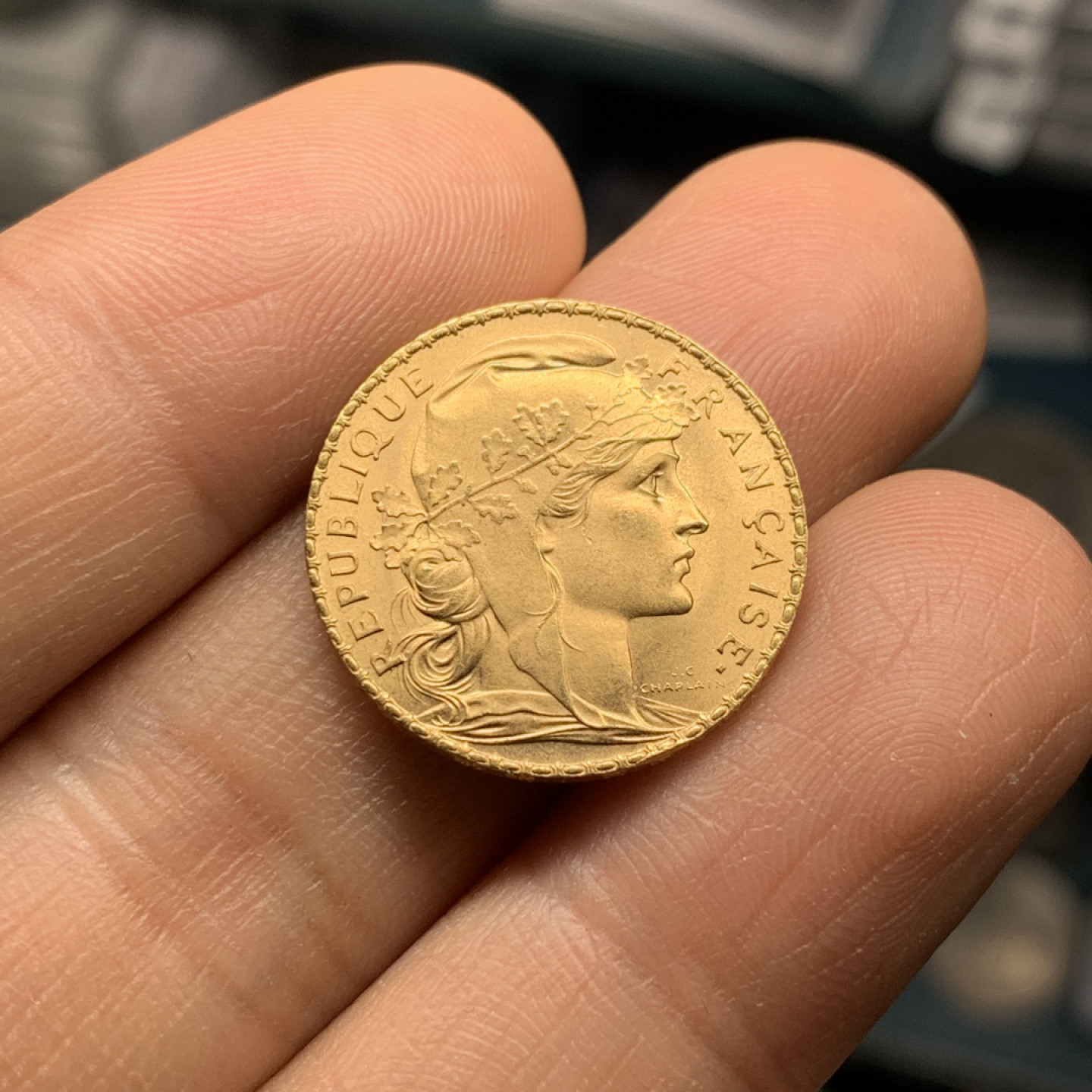 《竞宝斋》第28场-本周日，周一2场连拍（全场顺丰包邮） 法国 1909年 高卢雄鸡 20法郎 金币顶级品相