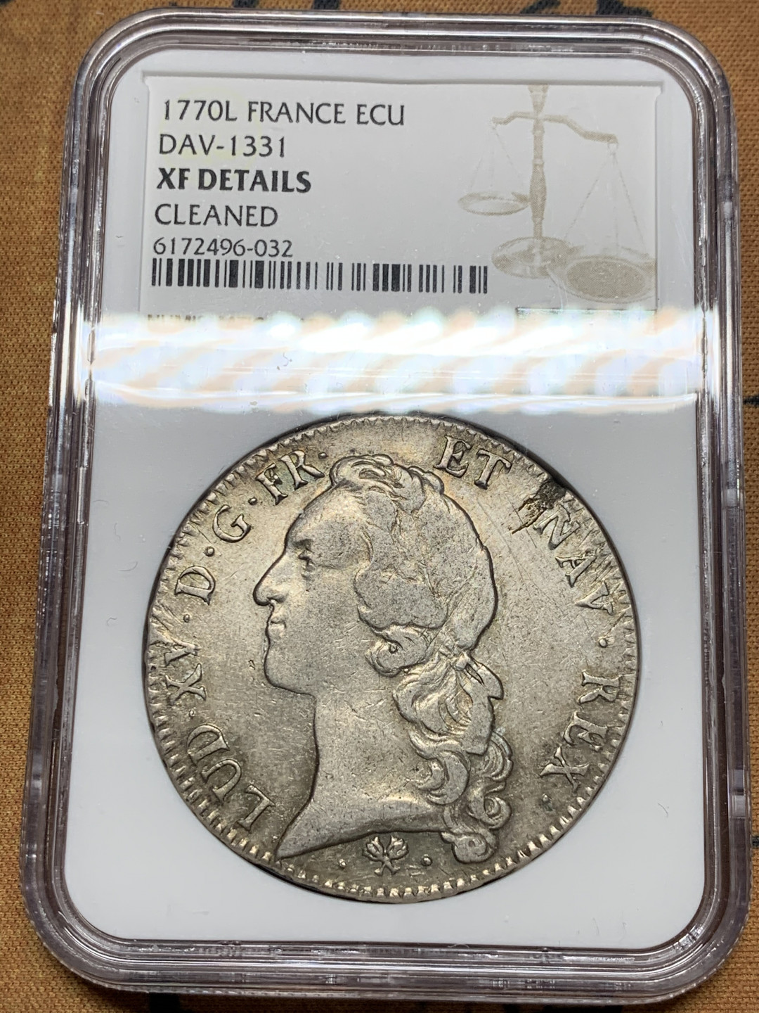 《竞宝斋》第28场-本周日，周一2场连拍（全场顺丰包邮） NGC 评级 法国 1770年 L版 路易十五 埃居大银币 本币细节清晰 人物神态自然 正面无减重的实在难得 顺带奉送币胚缺陷，美的自然