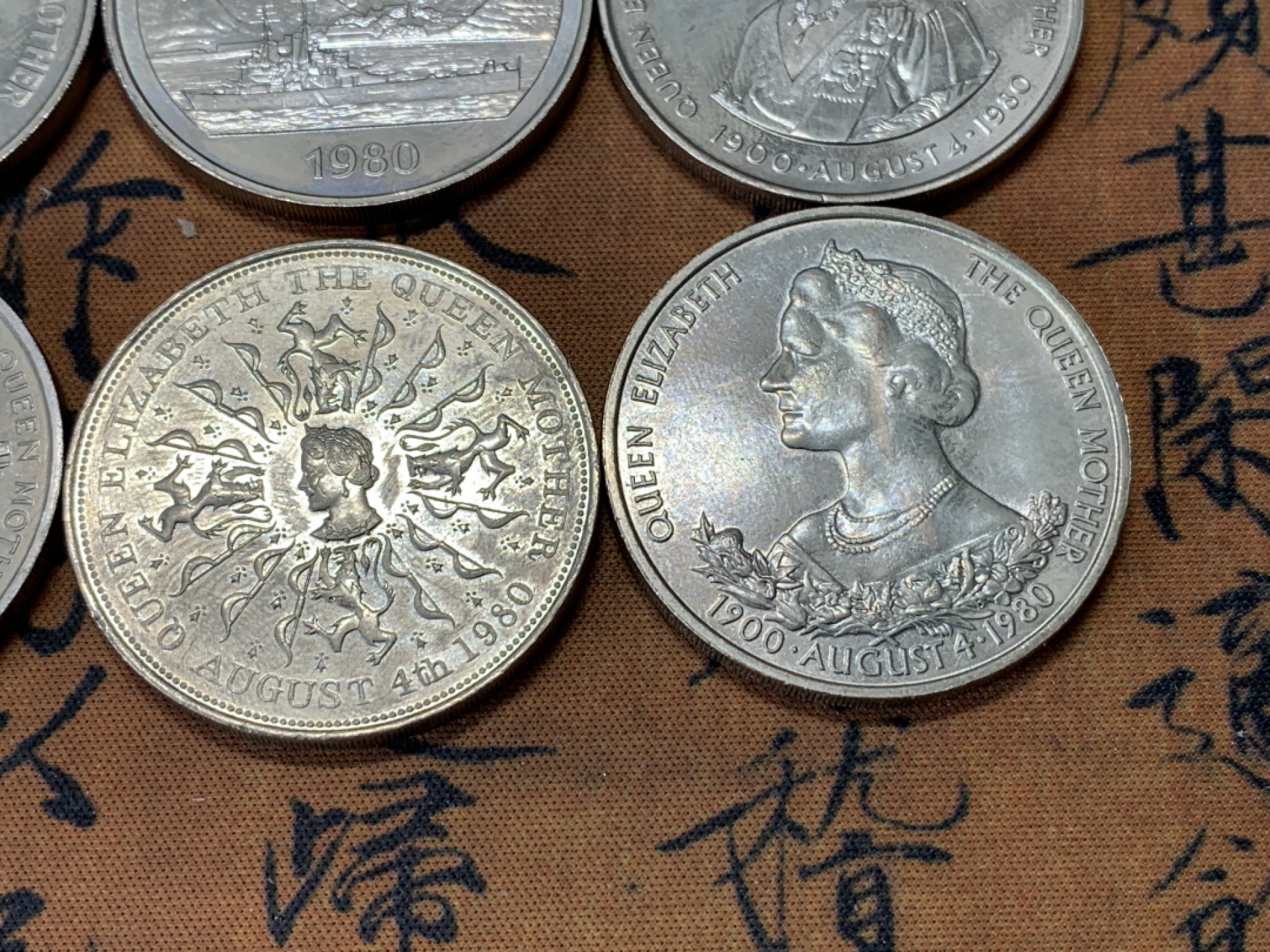 《竞宝斋》第28场-本周日，周一2场连拍（全场顺丰包邮） 英属六国纪念女王80岁生日1980年圣赫勒拿/福克兰群岛/特里斯坦.达库尼亚/格恩西/直布罗陀/英国