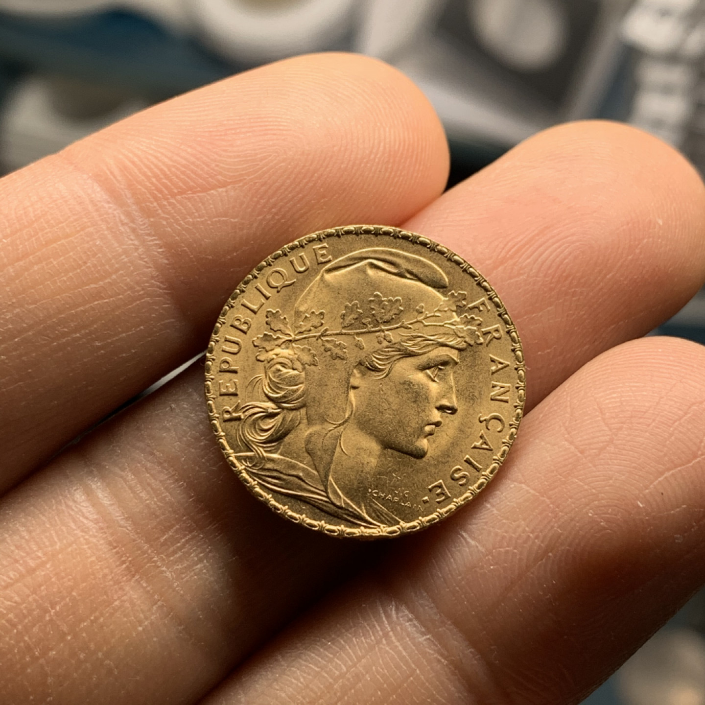 《竞宝斋》第28场-本周日，周一2场连拍（全场顺丰包邮） 法国 1909年 高卢雄鸡 20法郎 金币顶级品相