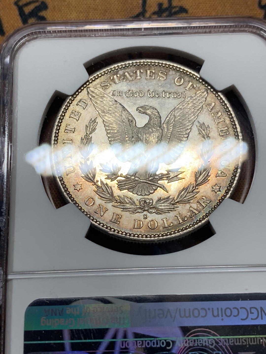 《竞宝斋》第28场-本周日，周一2场连拍（全场顺丰包邮） NGC-MS63 深五彩 美国1880年 摩根银元 N 刚出炉，包浆币给分不易