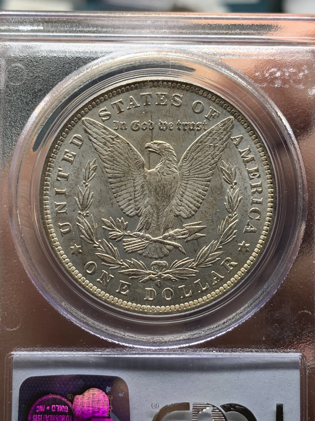 《竞宝斋》第28场-本周日，周一2场连拍（全场顺丰包邮） PCGS-MS64 1884年美国摩根银元 老白盒彩虹包浆 实物绝美