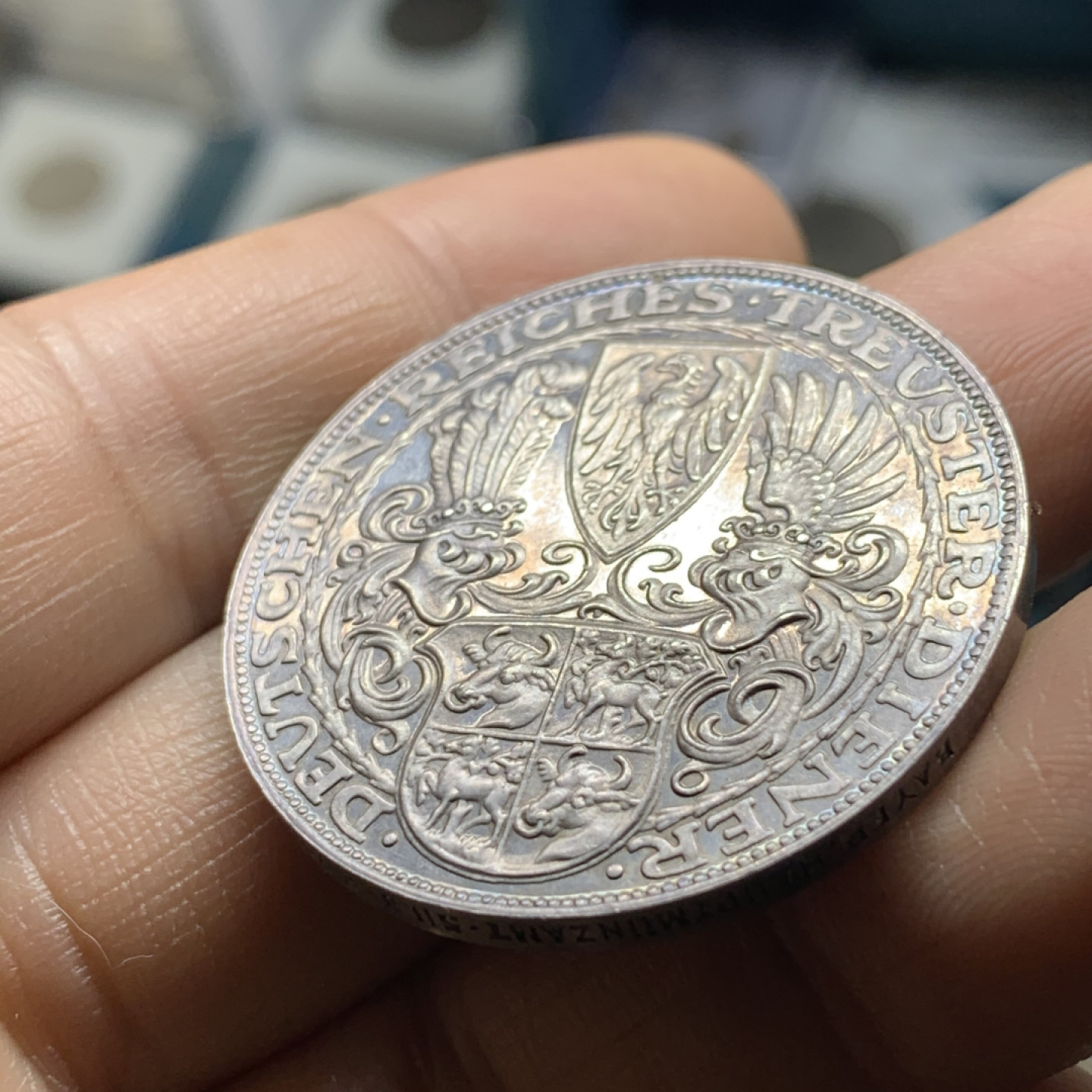 《竞宝斋》第28场-本周日，周一2场连拍（全场顺丰包邮） 德国1927年 兴登堡80大寿 5马克大银币章 欧洲包浆 一流品相