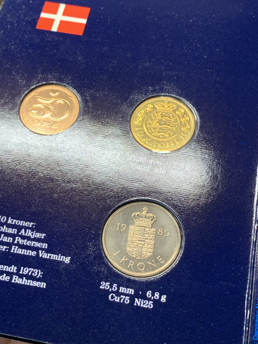 《竞宝斋》第28场-本周日，周一2场连拍（全场顺丰包邮） 原封装丹麦 1989年 50分/1克朗/10克朗 卡装三枚套币 非常少见的封装套币