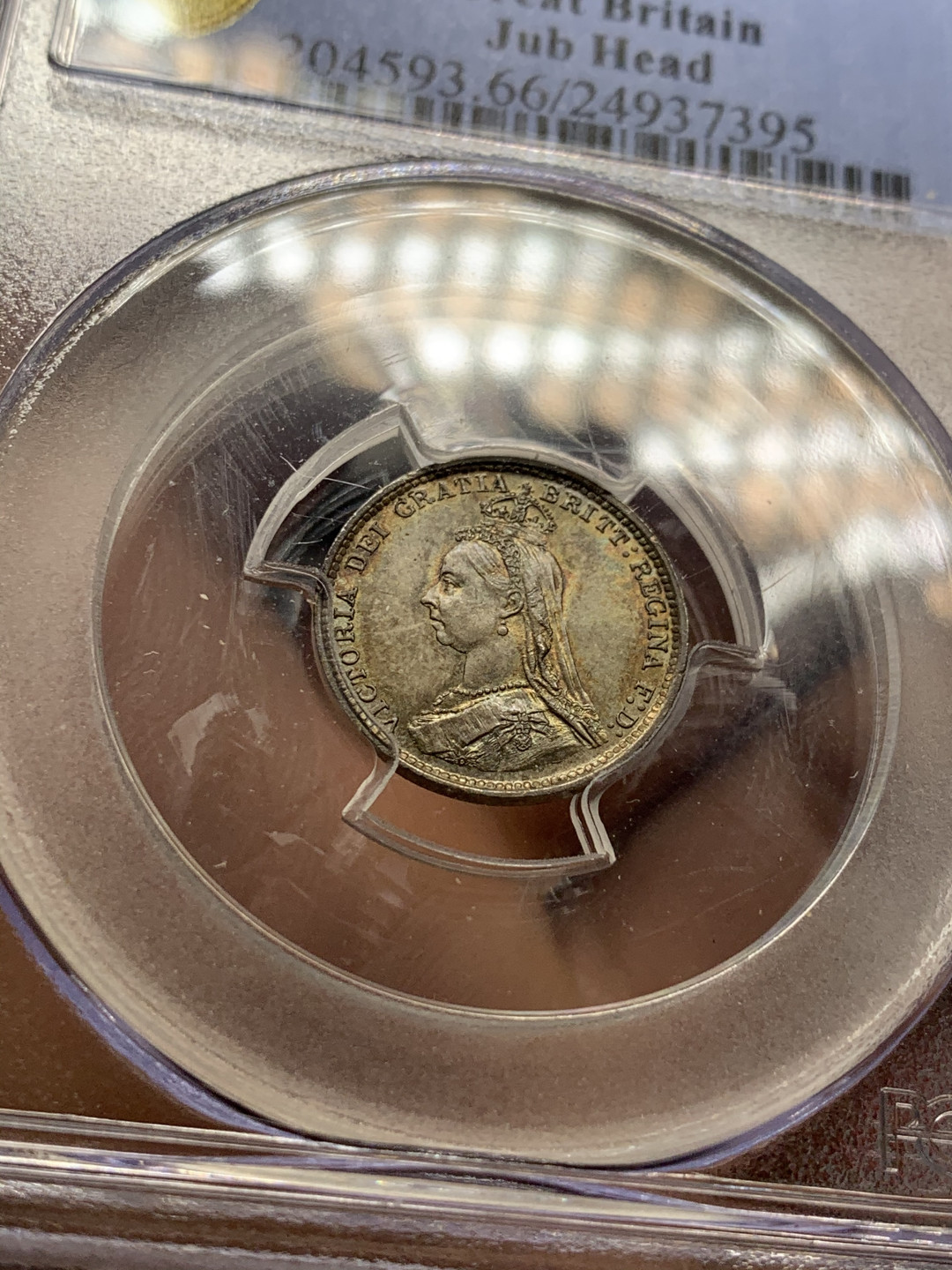 《竞宝斋》第28场-本周日，周一2场连拍（全场顺丰包邮） PCGS MS66 深包浆难得高分 英国 1887年 维多利亚 高冠 3便士 银币 分数在了，描述词穷