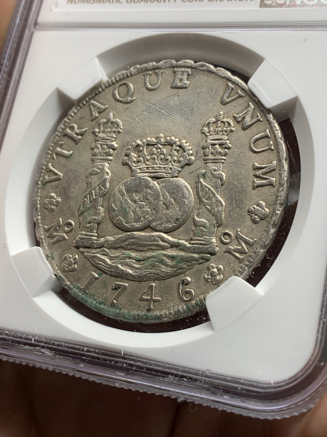 《竞宝斋》第28场-本周日，周一2场连拍（全场顺丰包邮） NGC-XFD  1746  西属墨西哥  费五 早期地球双柱  8里亚尔  原味难得  