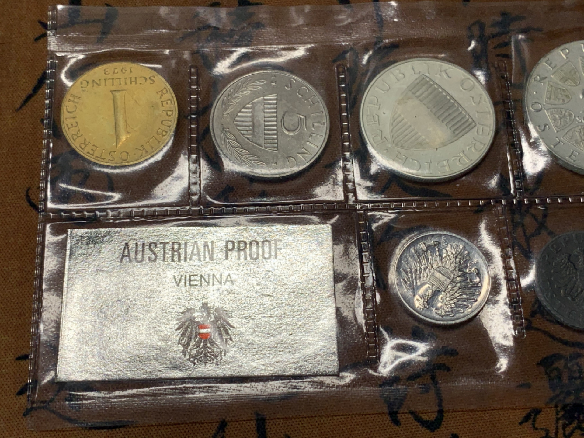 《竞宝斋》第28场-本周日，周一2场连拍（全场顺丰包邮） 原封装 奥地利 1973年 9枚套精制币 其中三枚大的是银币