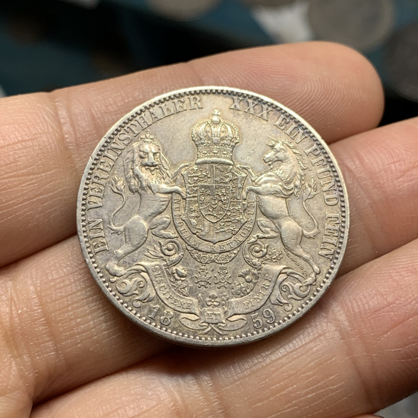 《竞宝斋》第28场-本周日，周一2场连拍（全场顺丰包邮） 裸币 德国汉诺威1泰勒银币，1859年轻彩UNC好品