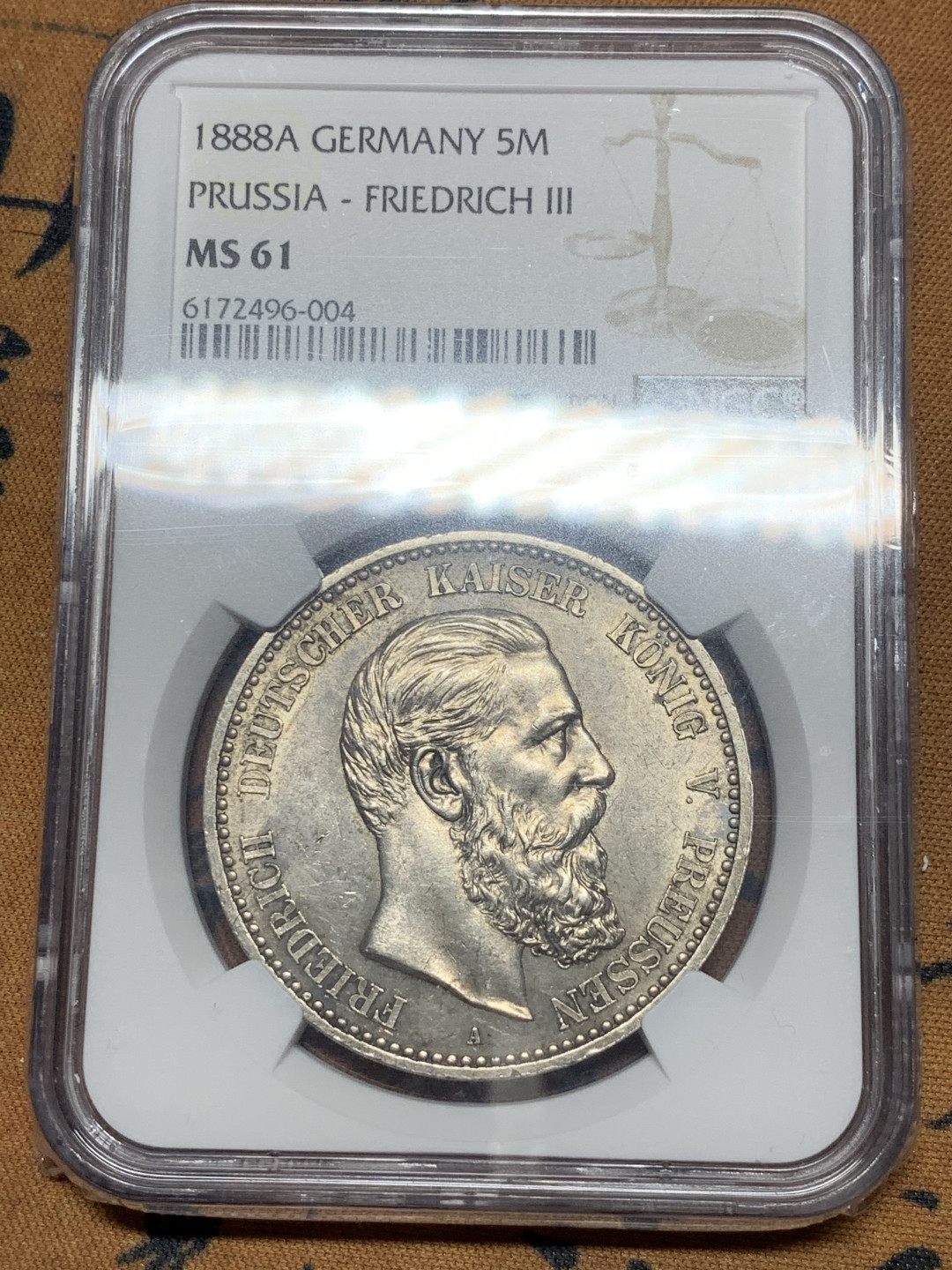 《竞宝斋》第28场-本周日，周一2场连拍（全场顺丰包邮） 德国弗里德里希三皇之年短翅5马克1888年，NGC-MS61