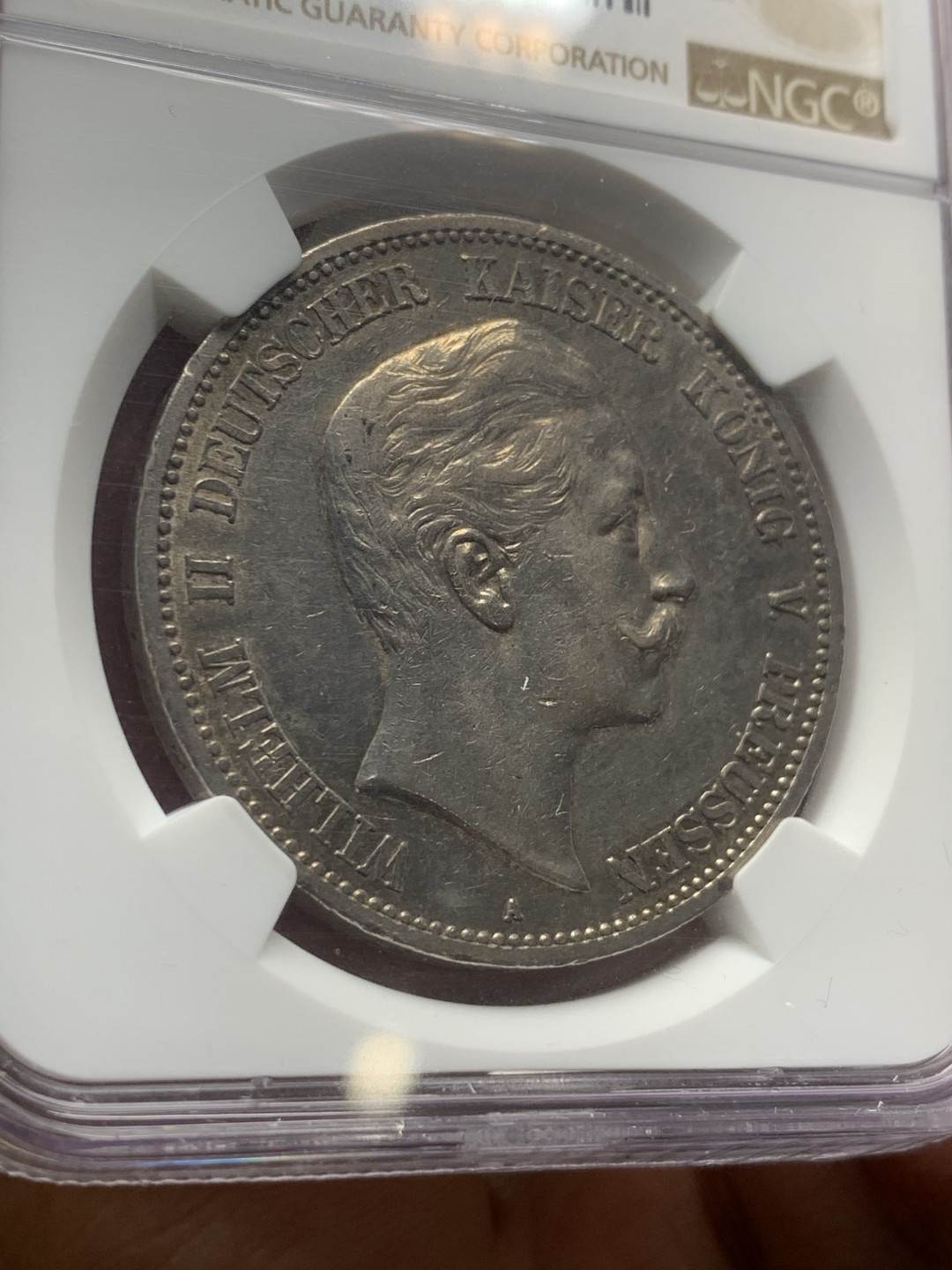 《竞宝斋》第28场-本周日，周一2场连拍（全场顺丰包邮） 德国普鲁士威廉二世短翅5马克1888年AU好品，发行量仅56204枚