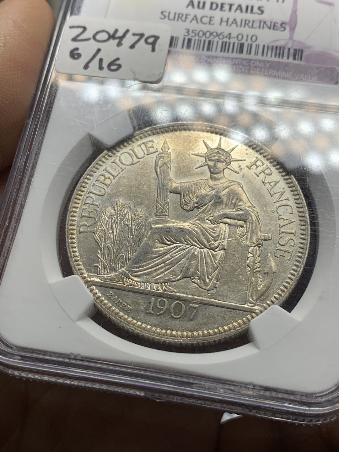 《竞宝斋》第28场-本周日，周一2场连拍（全场顺丰包邮） NGC-AUD92  法属印度支那1907年坐洋银币  全脸高鼻 金彩包浆 状态好