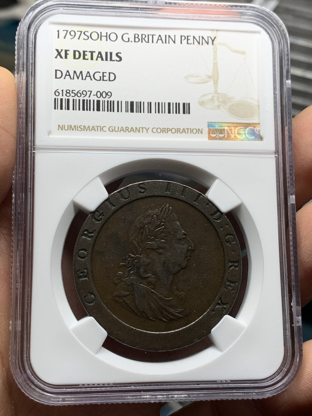 《竞宝斋》第28场-本周日，周一2场连拍（全场顺丰包邮） NGC 评级 英国 1797年 乔三 车轮版 1便士 铜币 大个超厚 巧克力包浆 比2便士 车轮少见很多