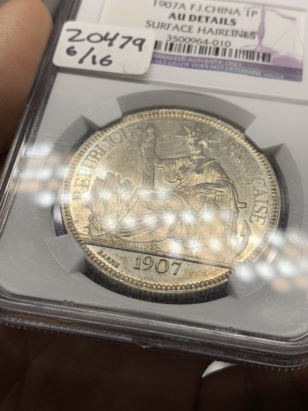 《竞宝斋》第28场-本周日，周一2场连拍（全场顺丰包邮） NGC-AUD92  法属印度支那1907年坐洋银币  全脸高鼻 金彩包浆 状态好