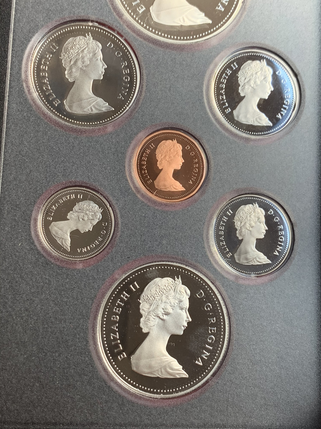 《竞宝斋》第28场-本周日，周一2场连拍（全场顺丰包邮） 原装证书 加拿大 1983年 大学运动会 7枚套精铸币 一元是银币