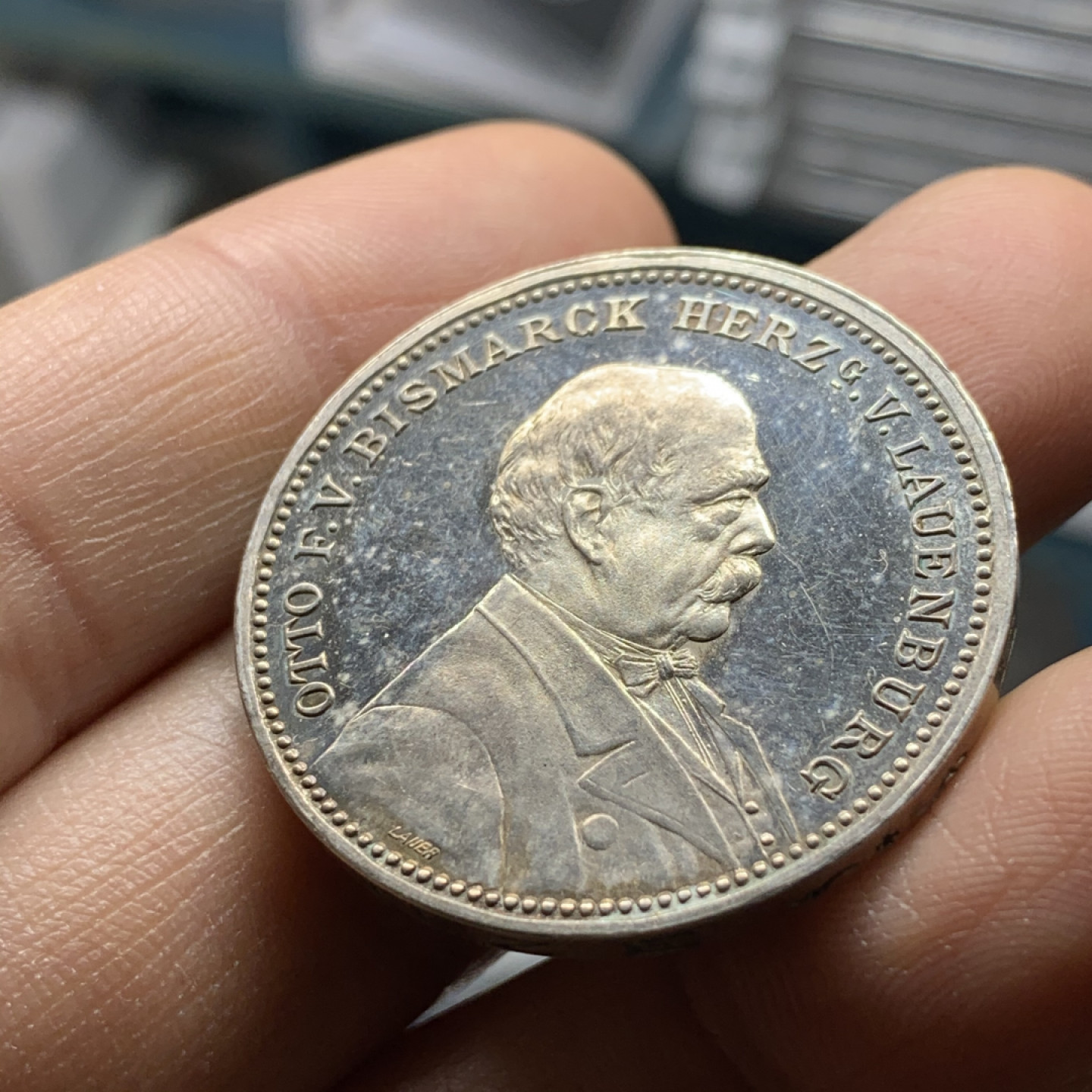 《竞宝斋》第28场-本周日，周一2场连拍（全场顺丰包邮） 德国 1898年 精制 俾斯麦 逝世纪念银章 细节非常的好 镜面地板 18克 33.6mm