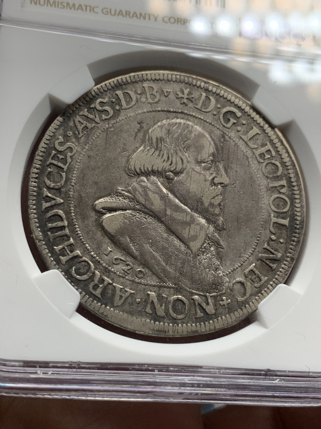 《竞宝斋》第28场-本周日，周一2场连拍（全场顺丰包邮） NGC XF40 历经400年的原味包浆 1620年奥地利蒂罗尔大公 利奥波德 1泰勒 大银币 给分实在难得