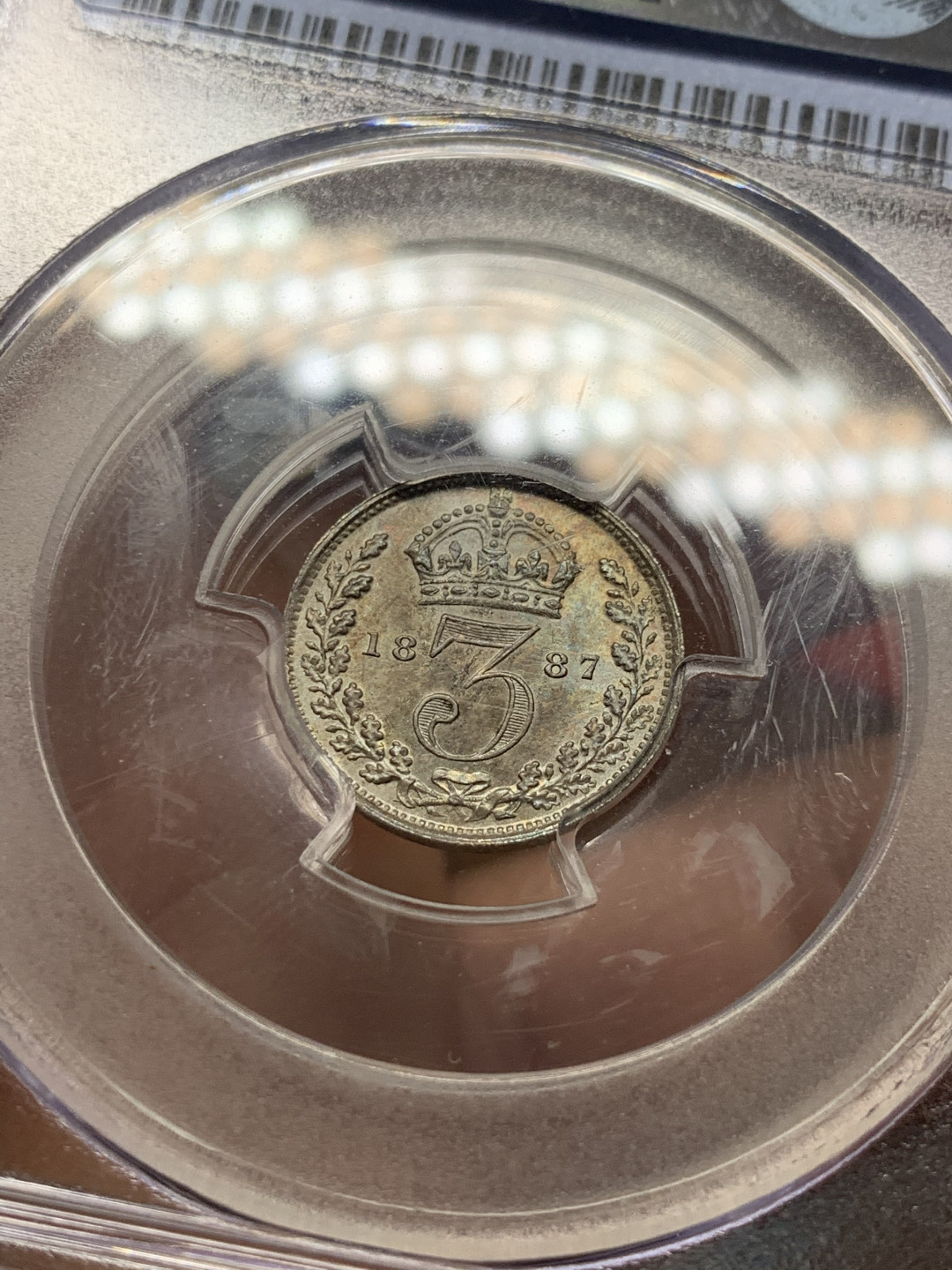 《竞宝斋》第28场-本周日，周一2场连拍（全场顺丰包邮） PCGS MS66 深包浆难得高分 英国 1887年 维多利亚 高冠 3便士 银币 分数在了，描述词穷